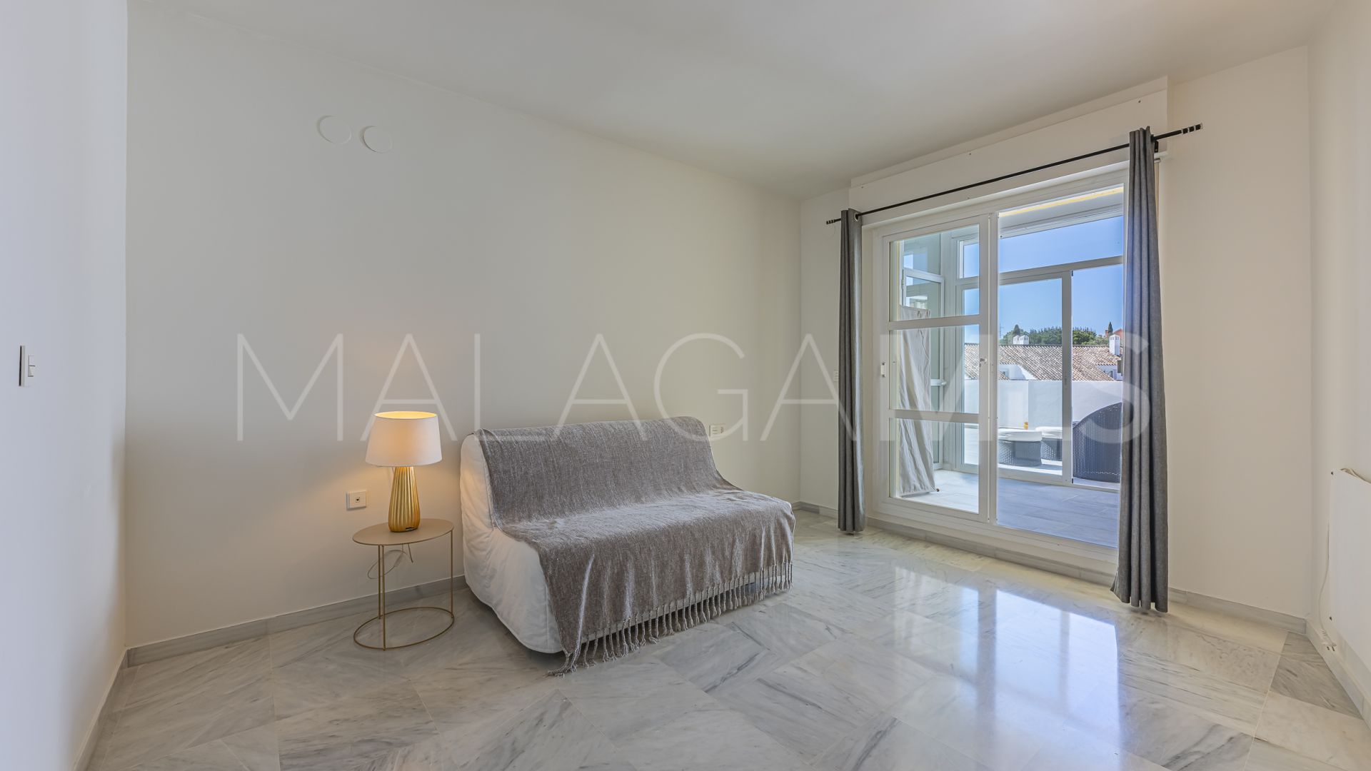 For sale Nueva Andalucia 2 bedrooms apartment