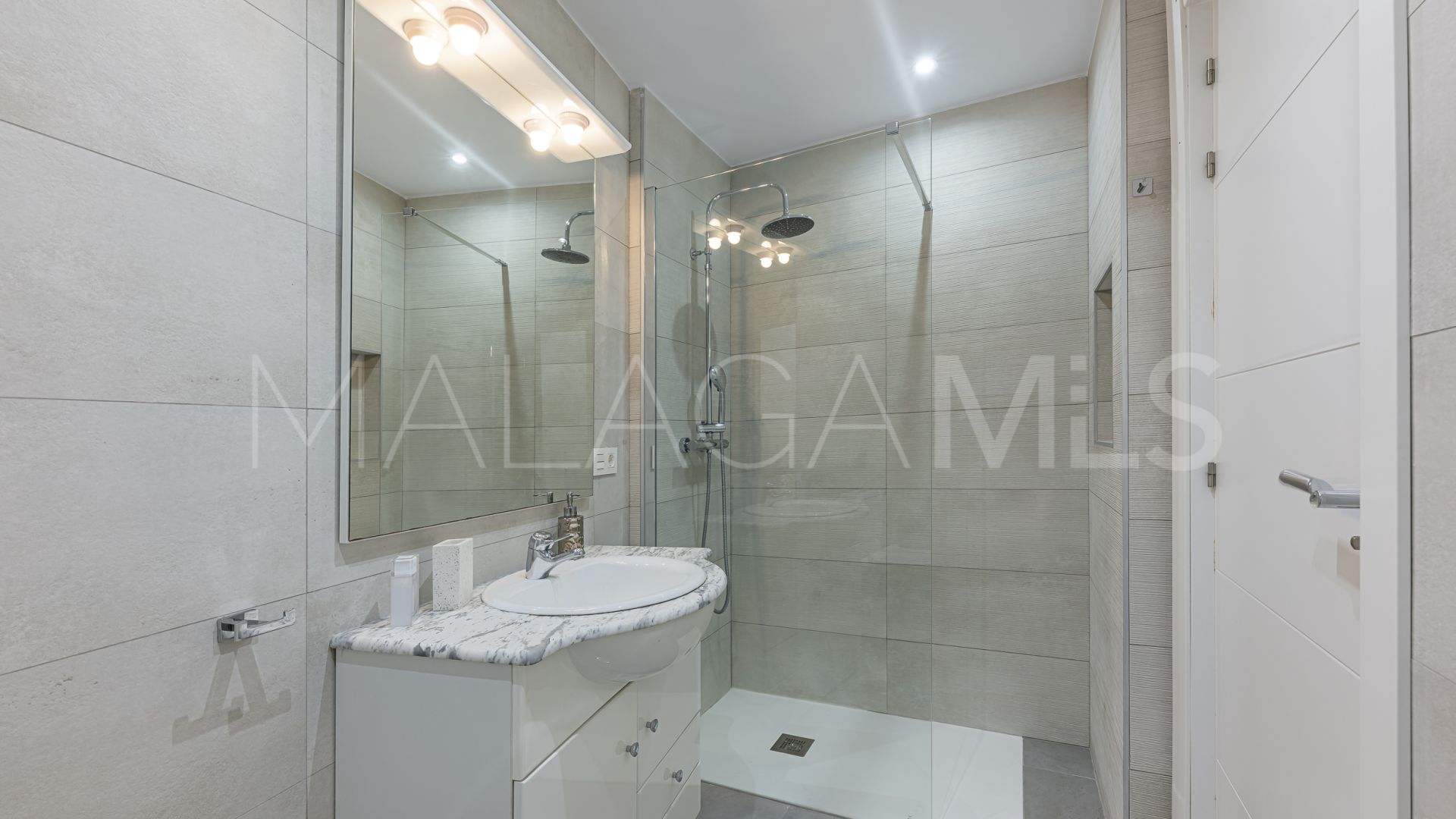 For sale Nueva Andalucia 2 bedrooms apartment