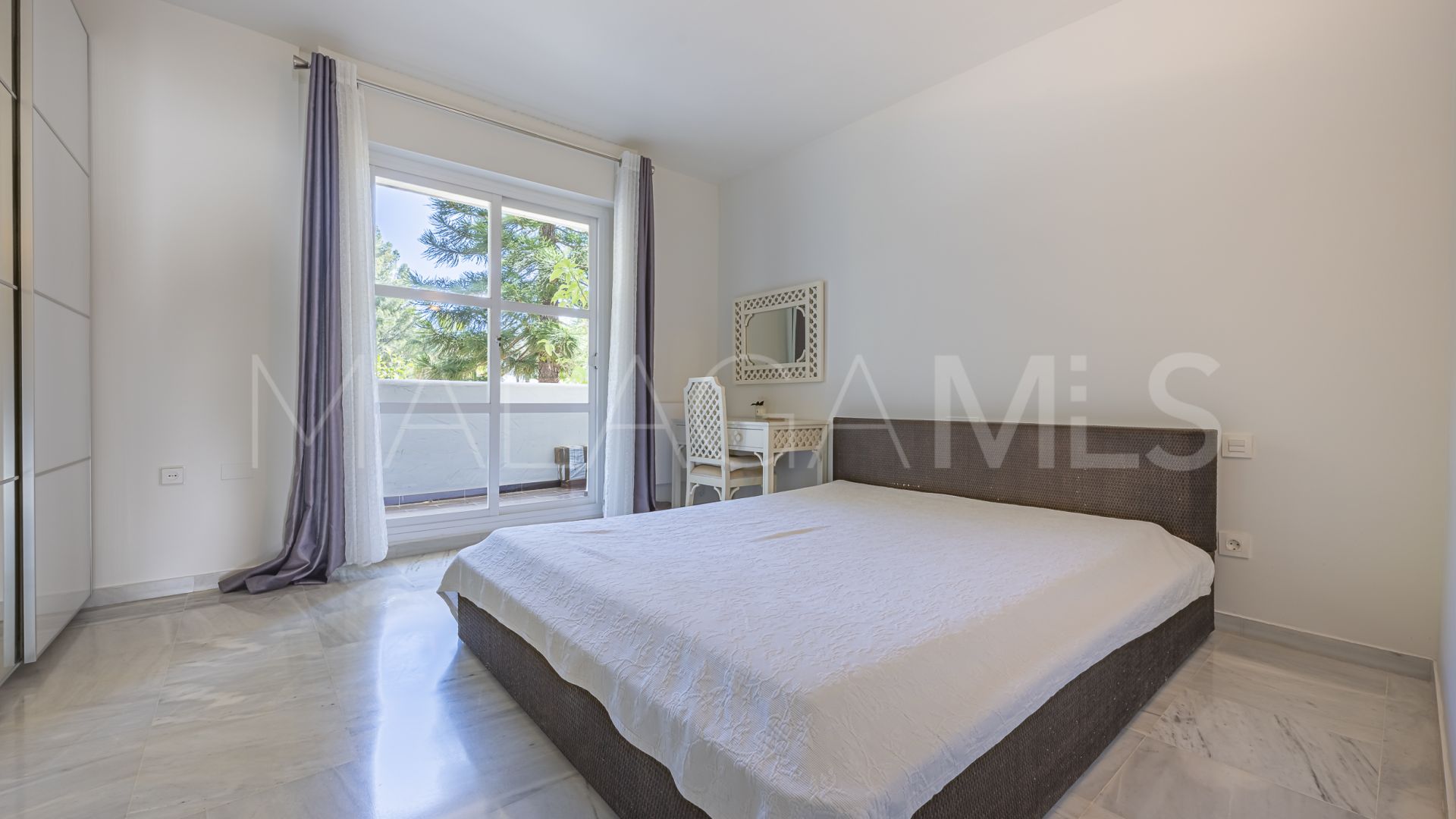 For sale Nueva Andalucia 2 bedrooms apartment