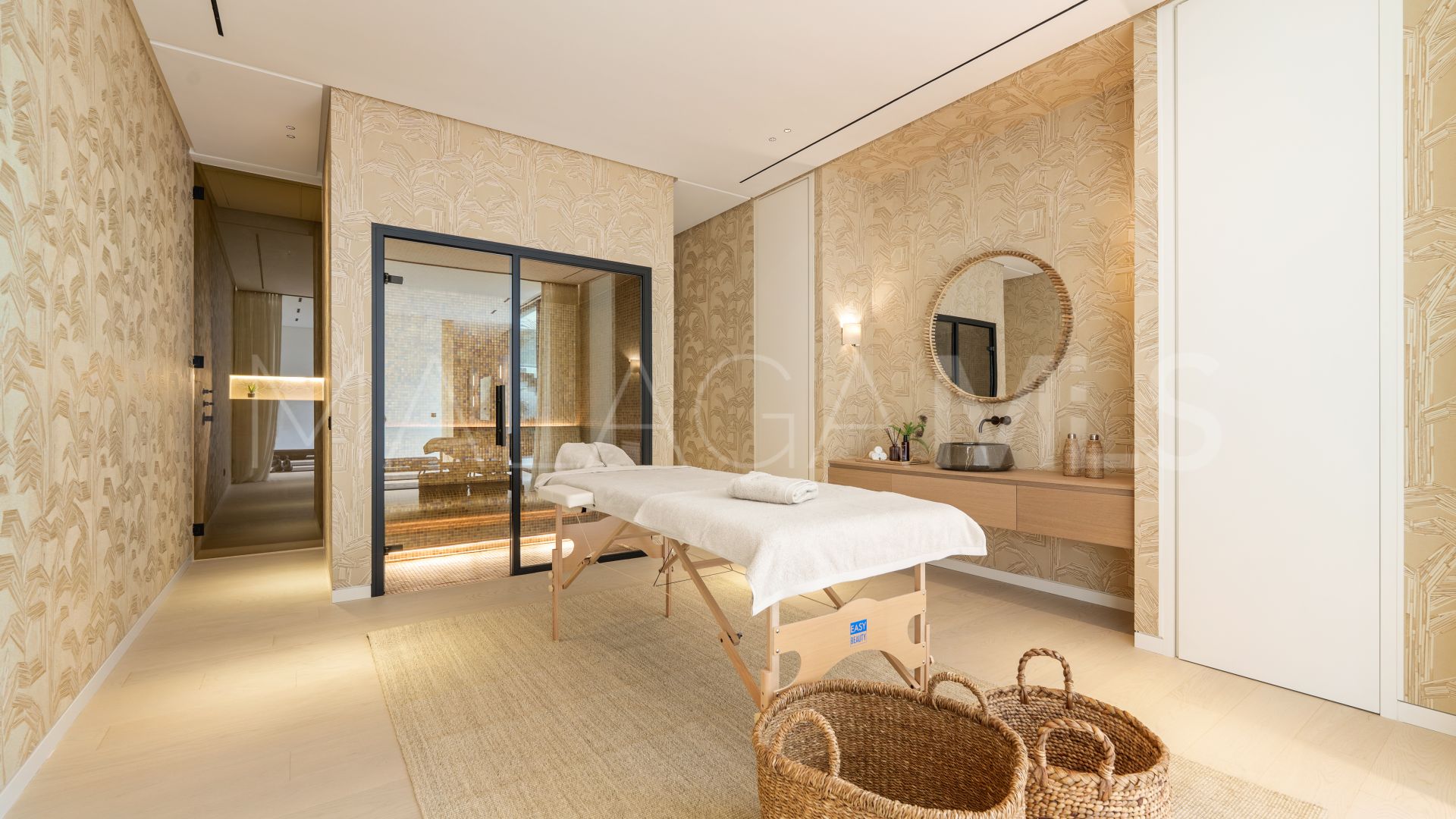 Se vende villa in Marbella Golden Mile with 5 bedrooms