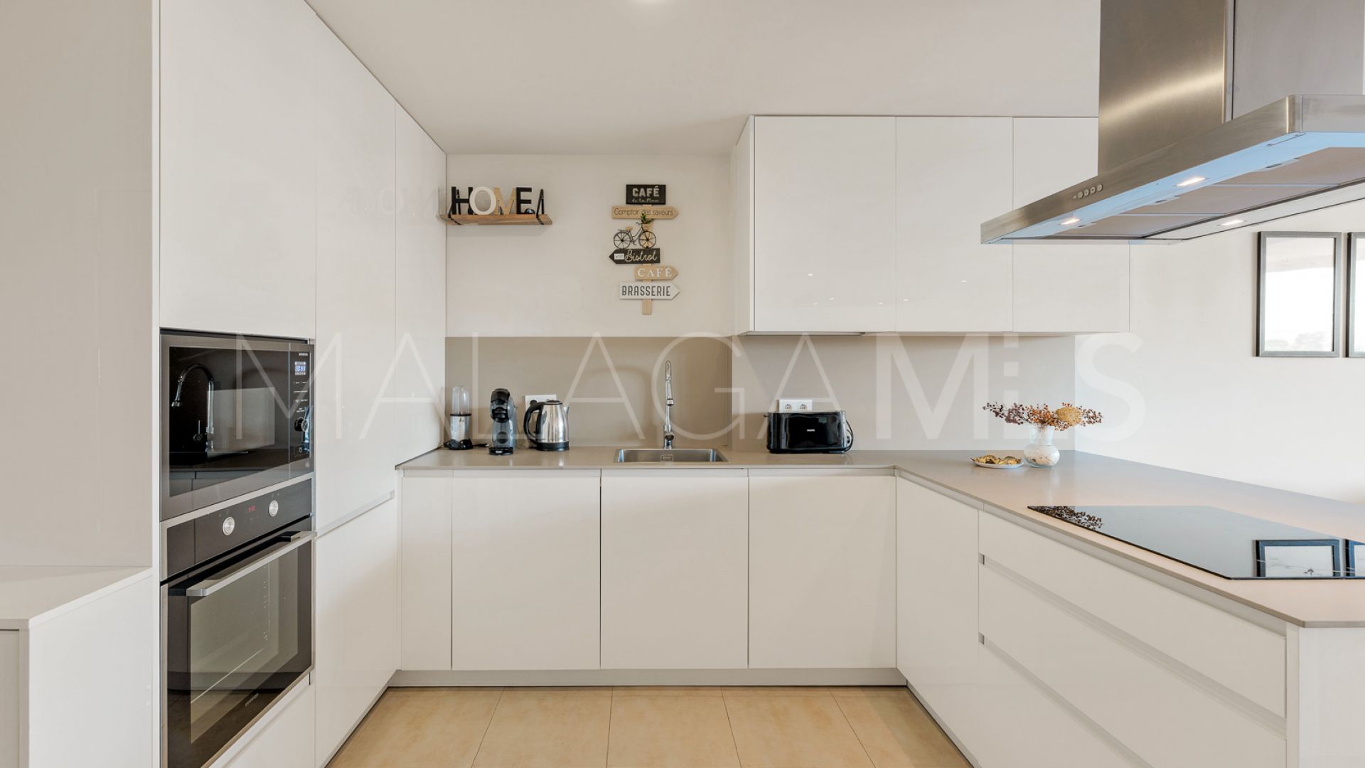 Buy atico duplex in Nueva Andalucia with 3 bedrooms