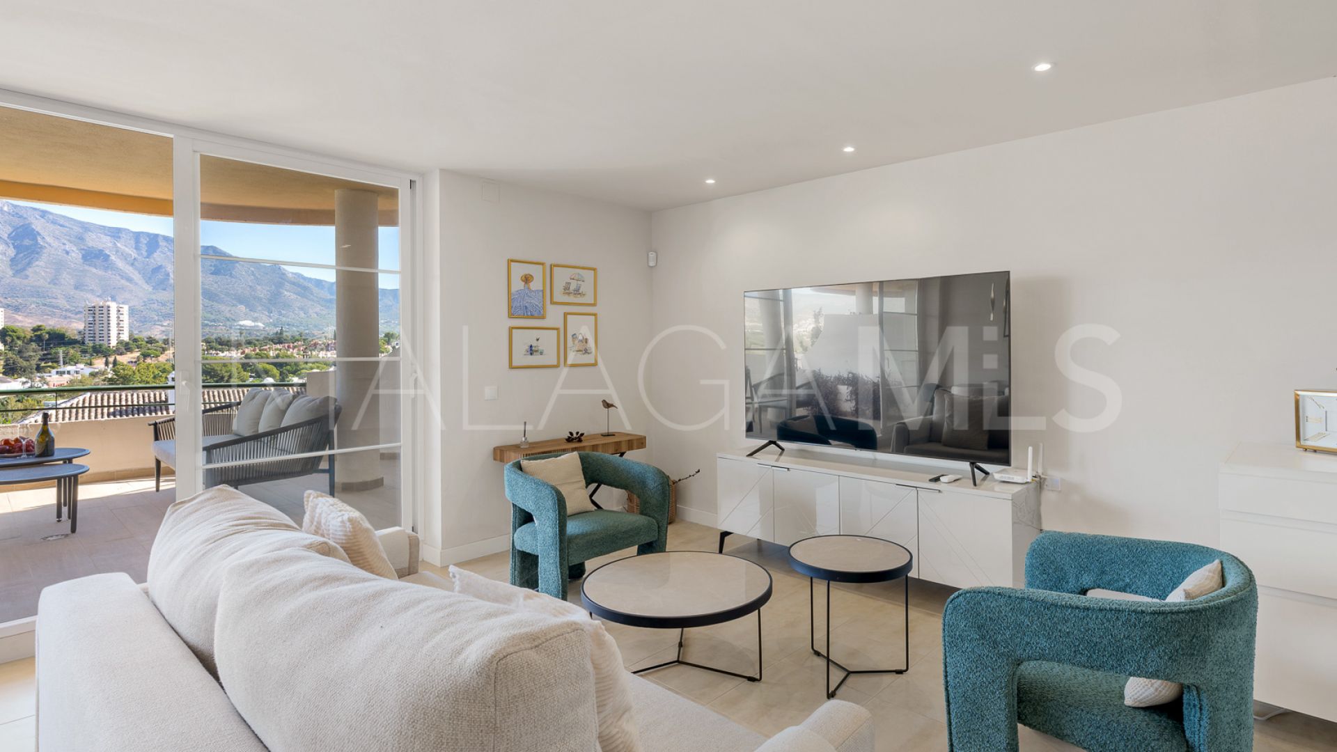 Buy atico duplex in Nueva Andalucia with 3 bedrooms
