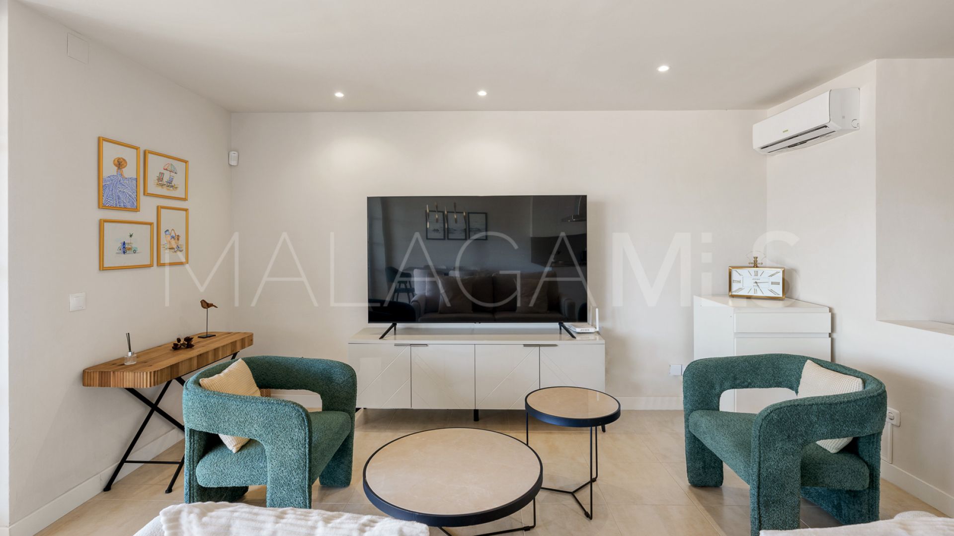 Buy atico duplex in Nueva Andalucia with 3 bedrooms