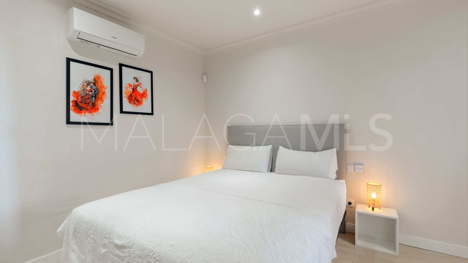 Buy atico duplex in Nueva Andalucia with 3 bedrooms