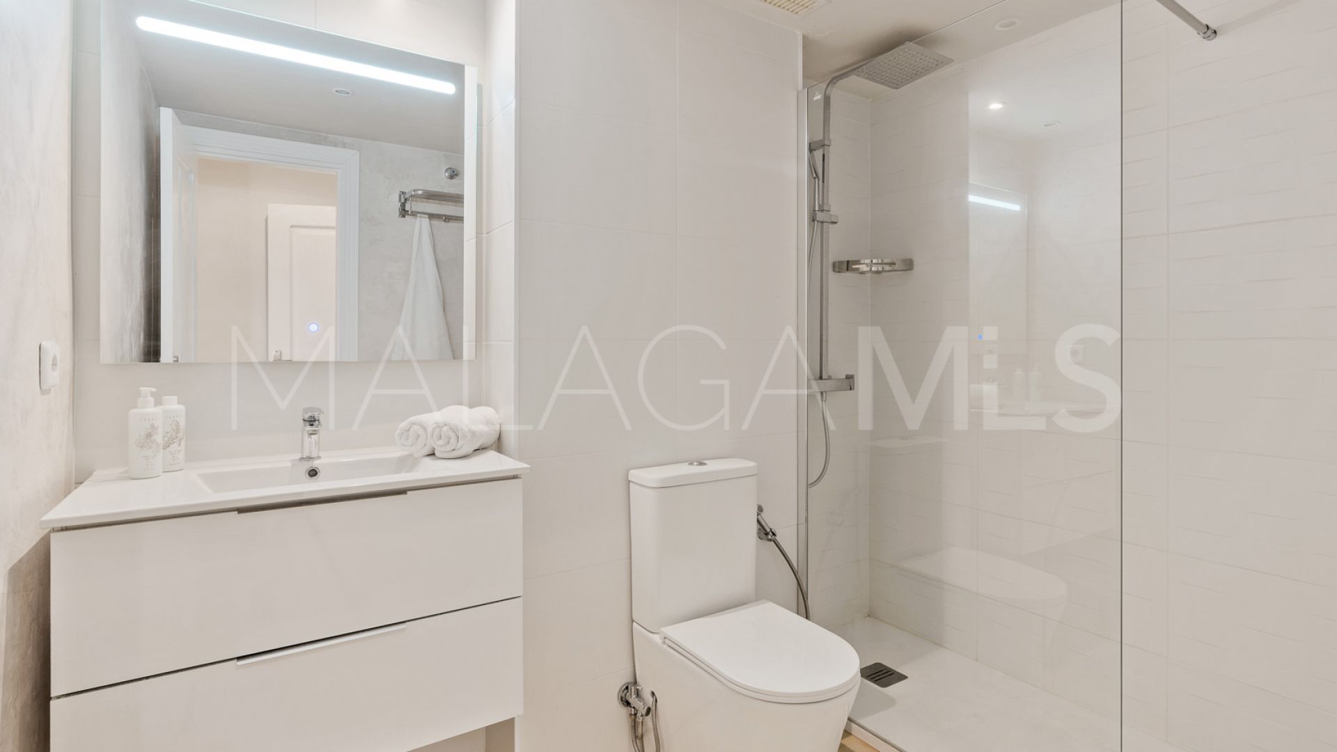 Buy atico duplex in Nueva Andalucia with 3 bedrooms