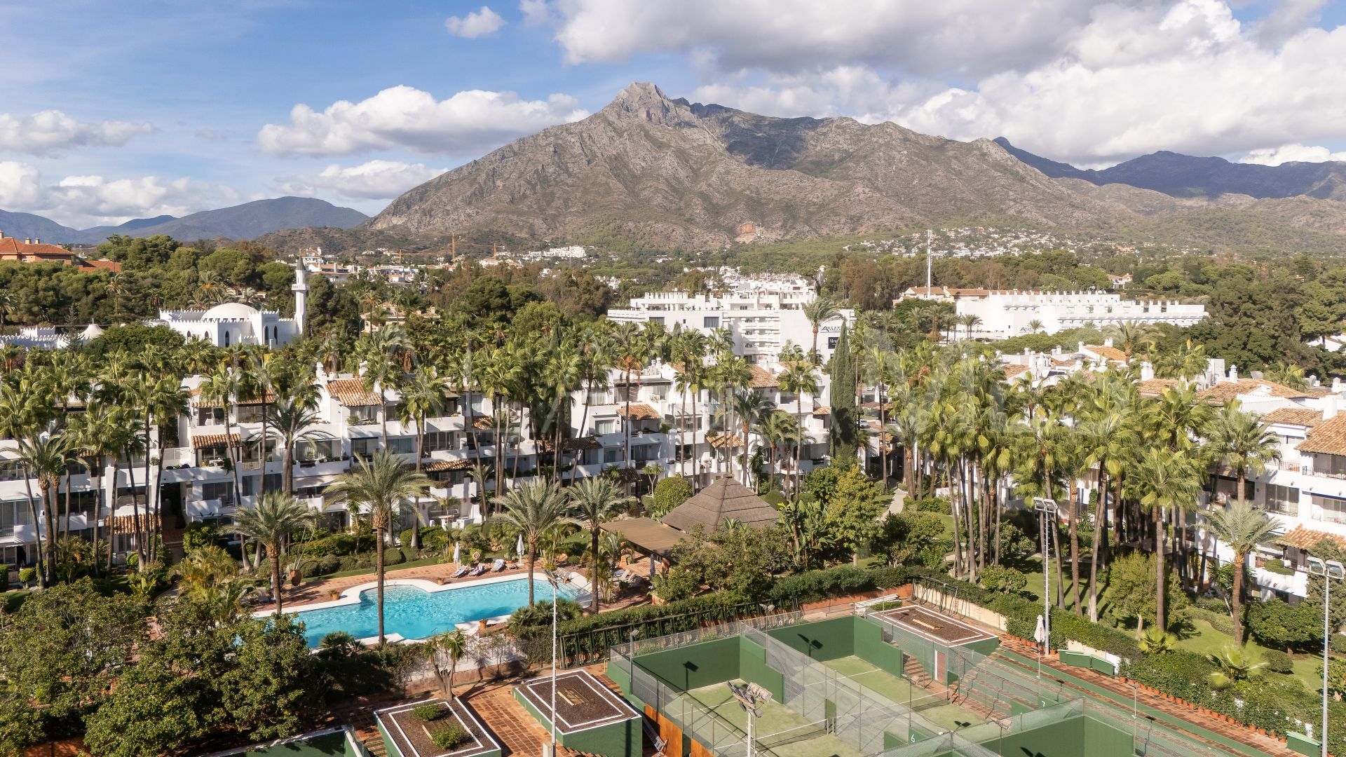 Atico duplex a la venta de 4 bedrooms in Puente Romano