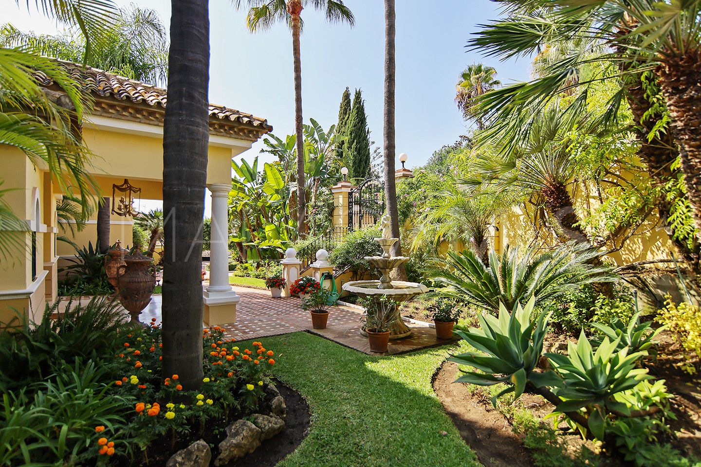 Villa for sale with 5 bedrooms in El Paraiso