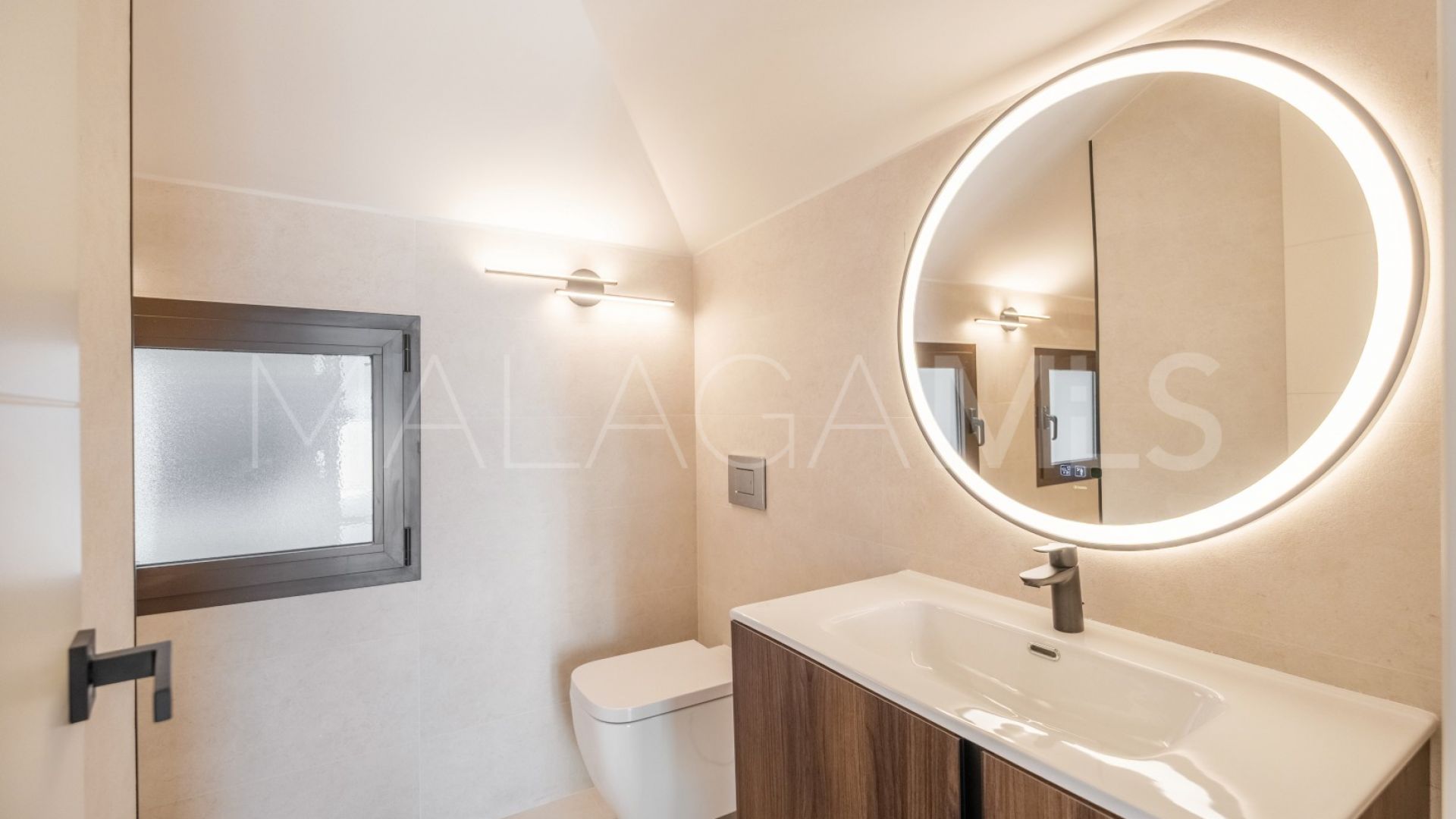 Aloha Park duplex penthouse for sale