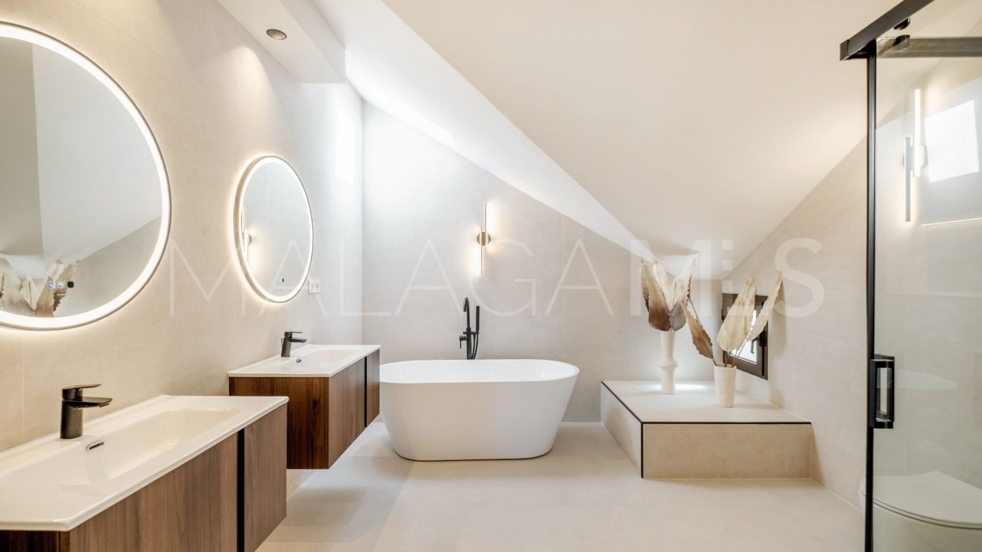 Aloha Park duplex penthouse for sale