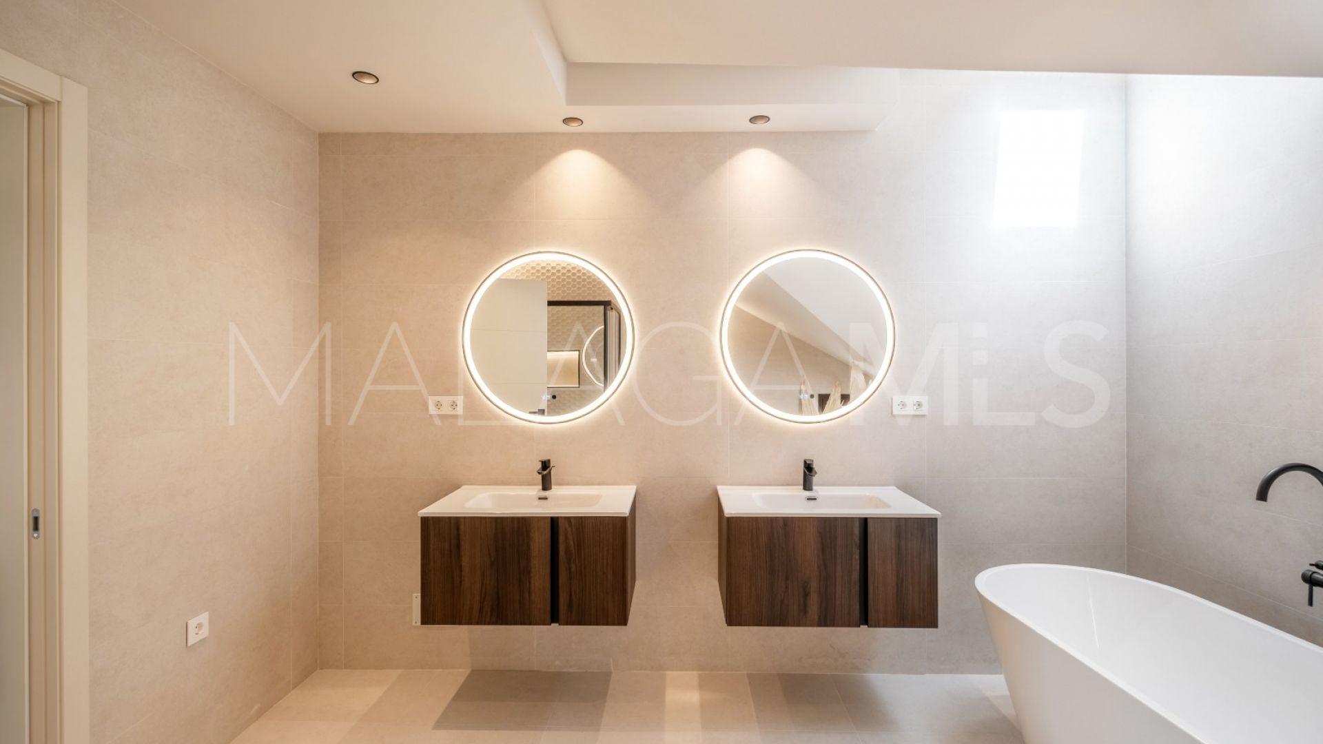 Aloha Park duplex penthouse for sale