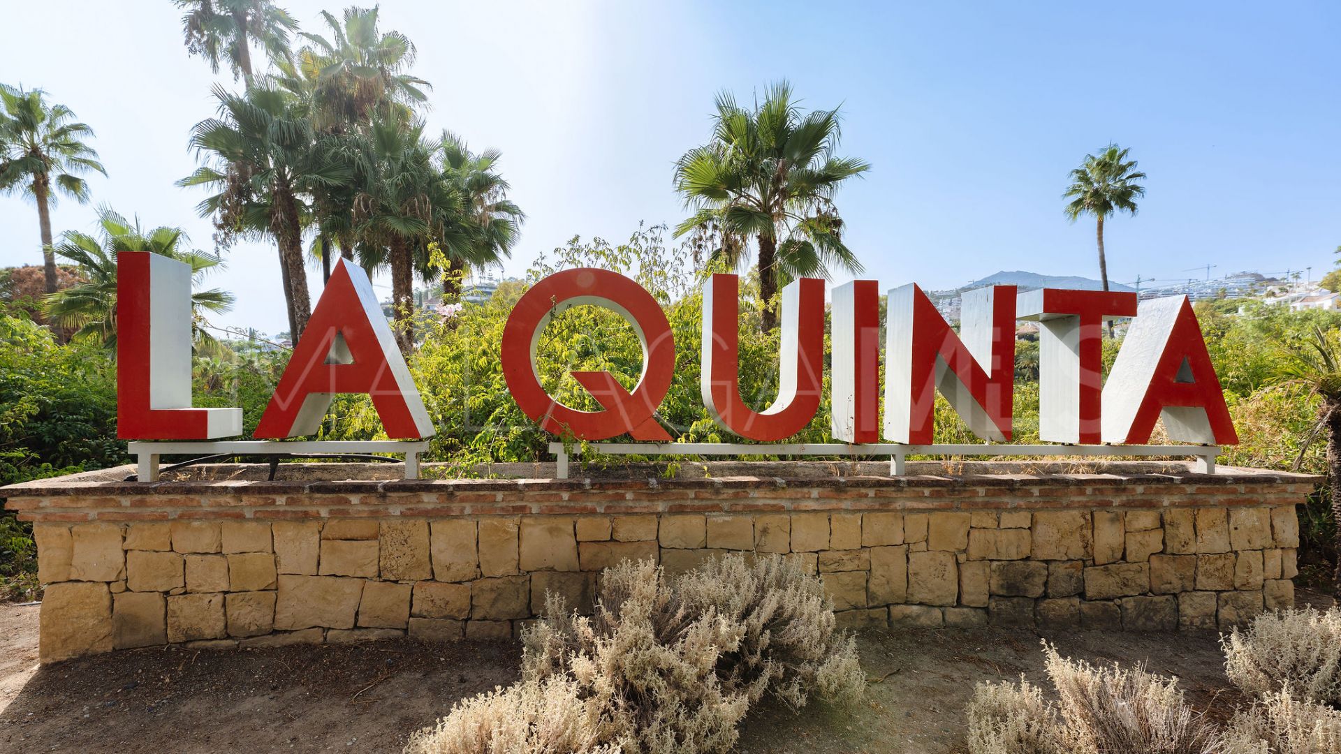 For sale duplex penthouse in La Quinta with 3 bedrooms