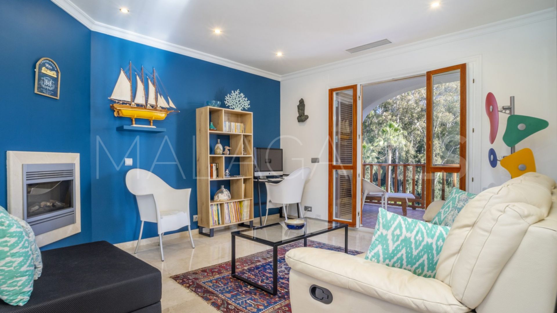 Takvåning for sale in Le Village