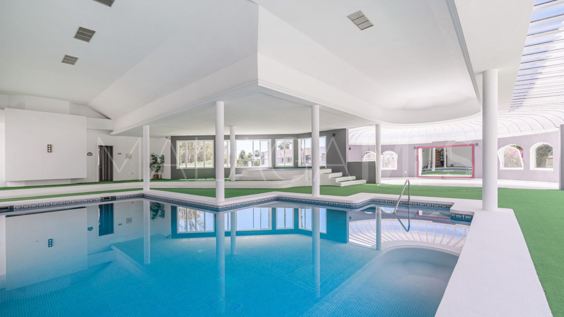 Takvåning for sale in Le Village