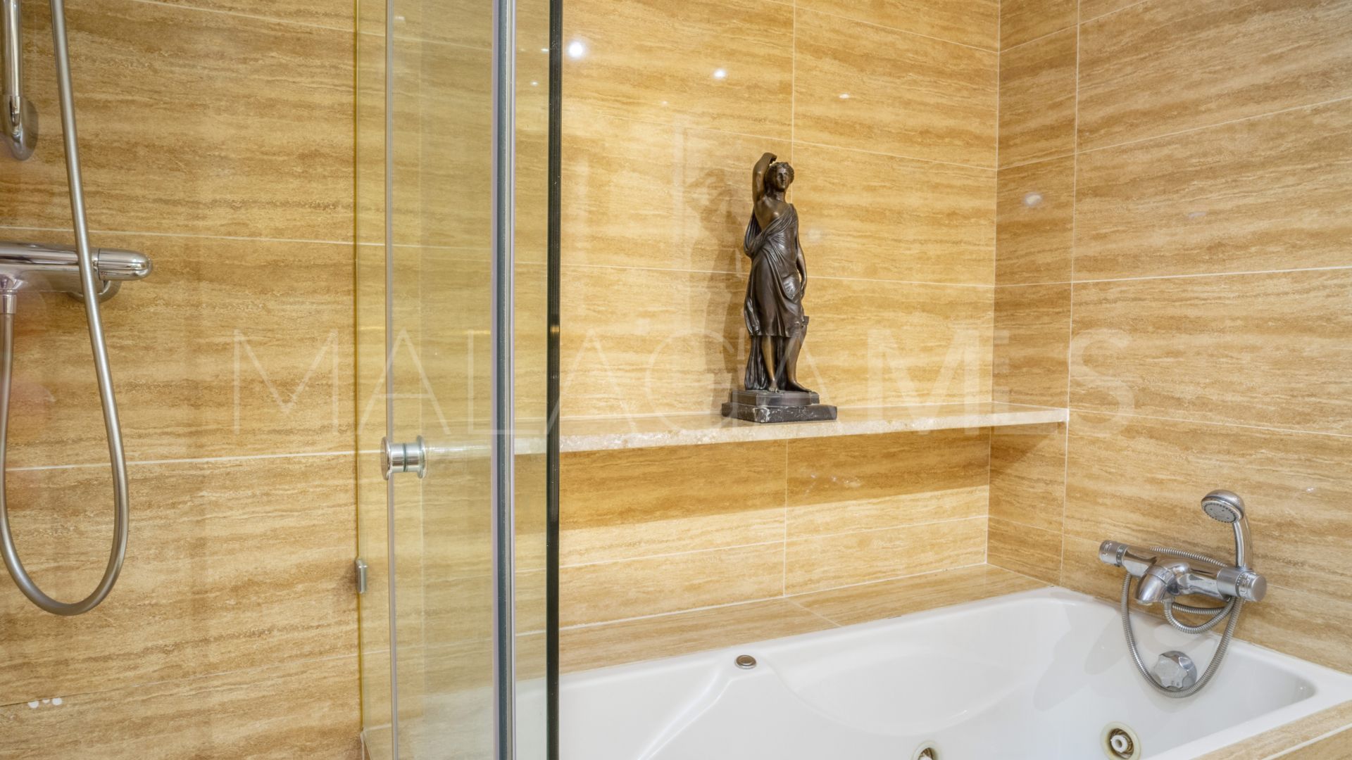 Aldea Blanca, apartamento planta baja a la venta de 3 bedrooms