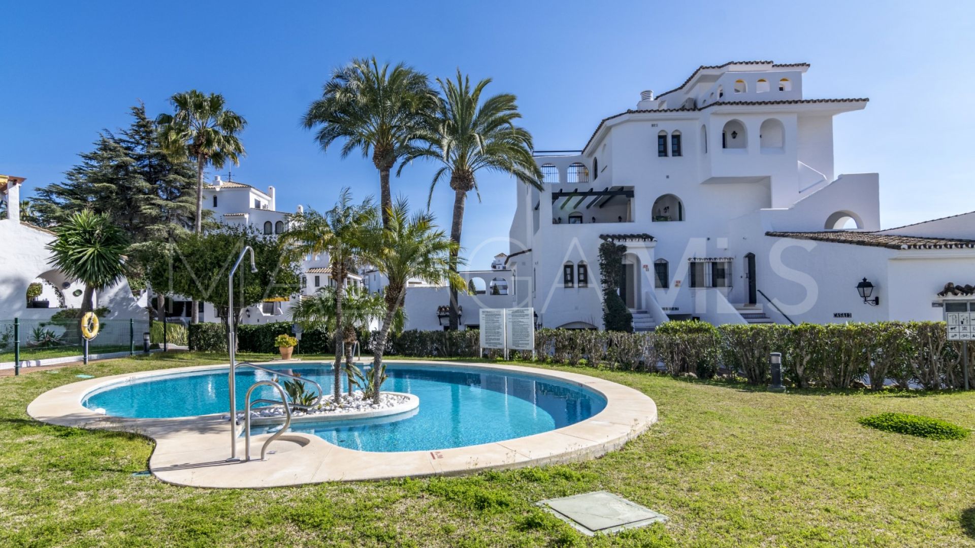 Aldea Blanca, apartamento planta baja a la venta de 3 bedrooms