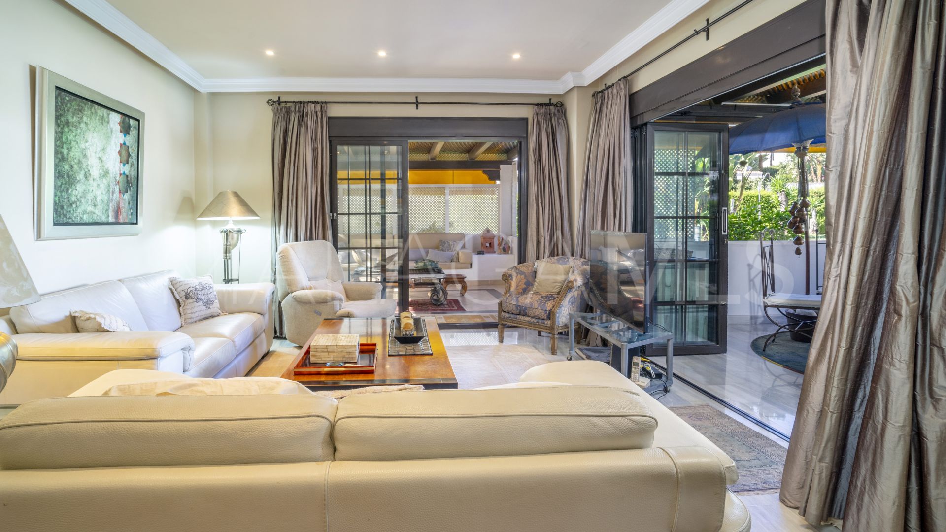 Aldea Blanca, apartamento planta baja a la venta de 3 bedrooms