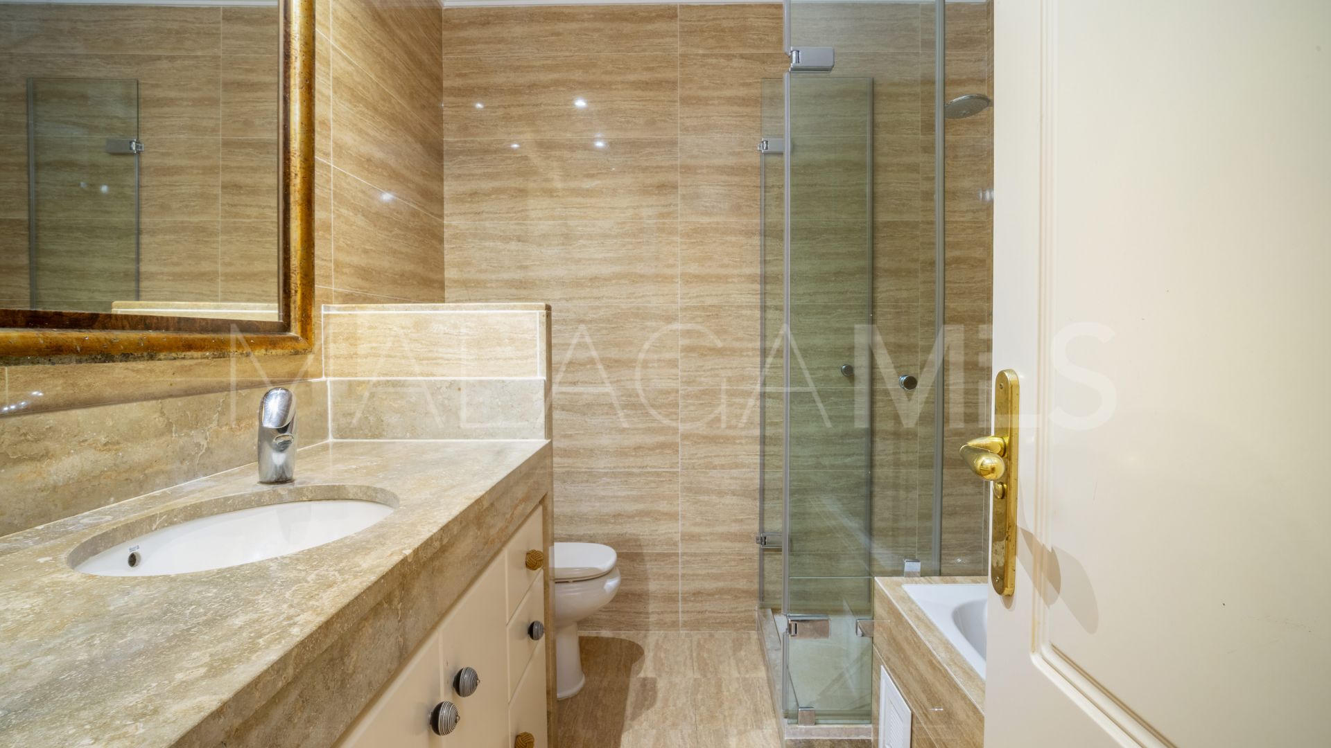 Aldea Blanca, apartamento planta baja a la venta de 3 bedrooms