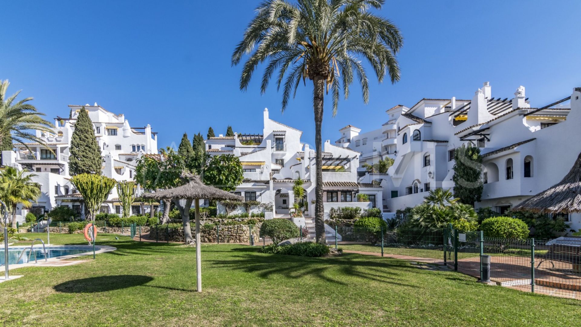 Aldea Blanca, apartamento planta baja a la venta de 3 bedrooms