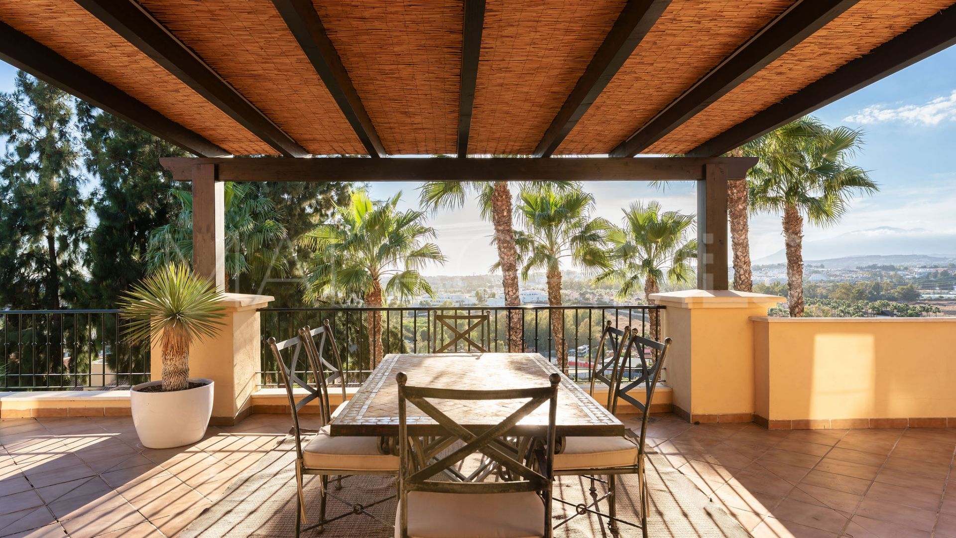 Takvåning for sale in Cumbres del Rodeo