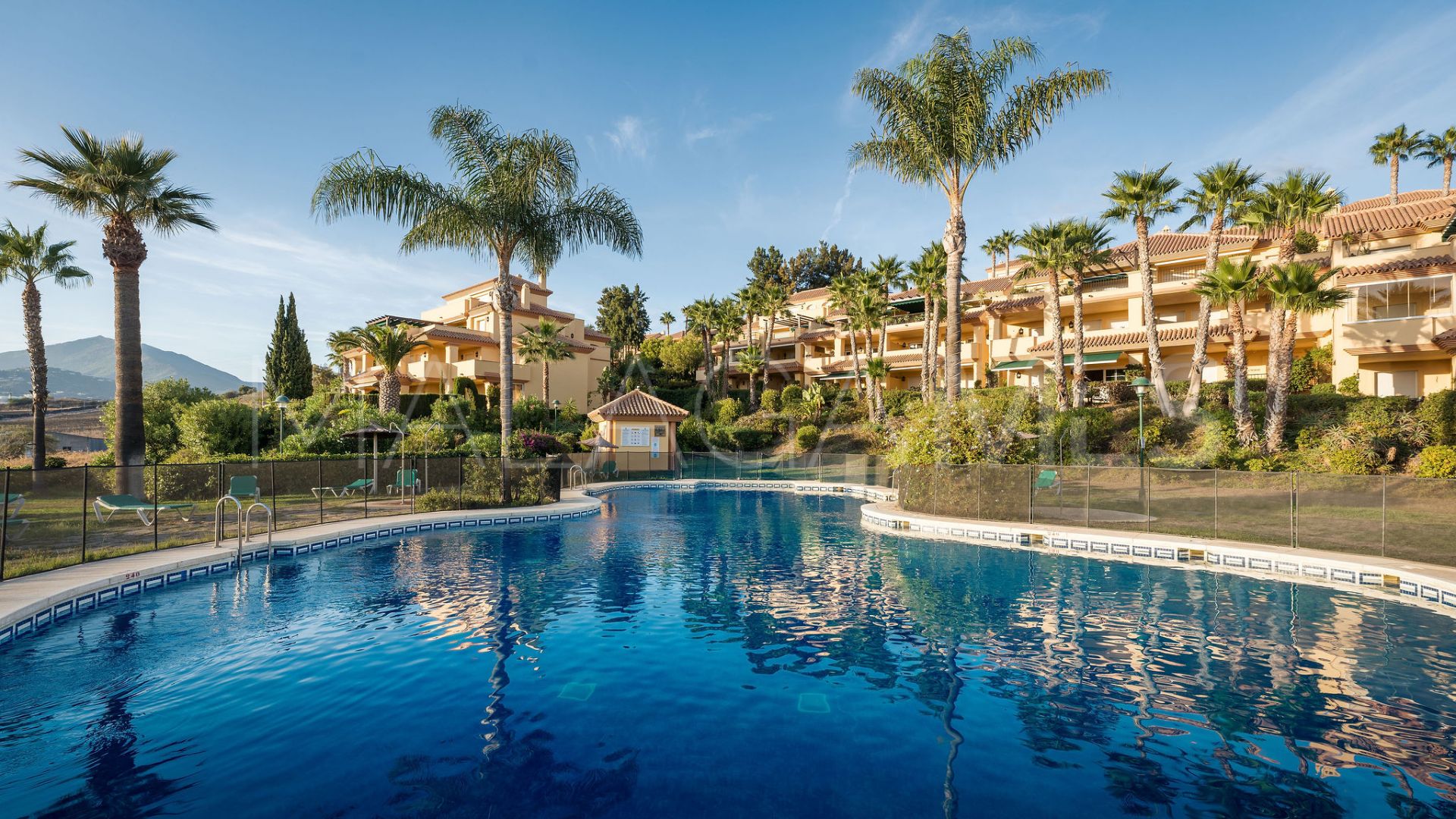 Takvåning for sale in Cumbres del Rodeo