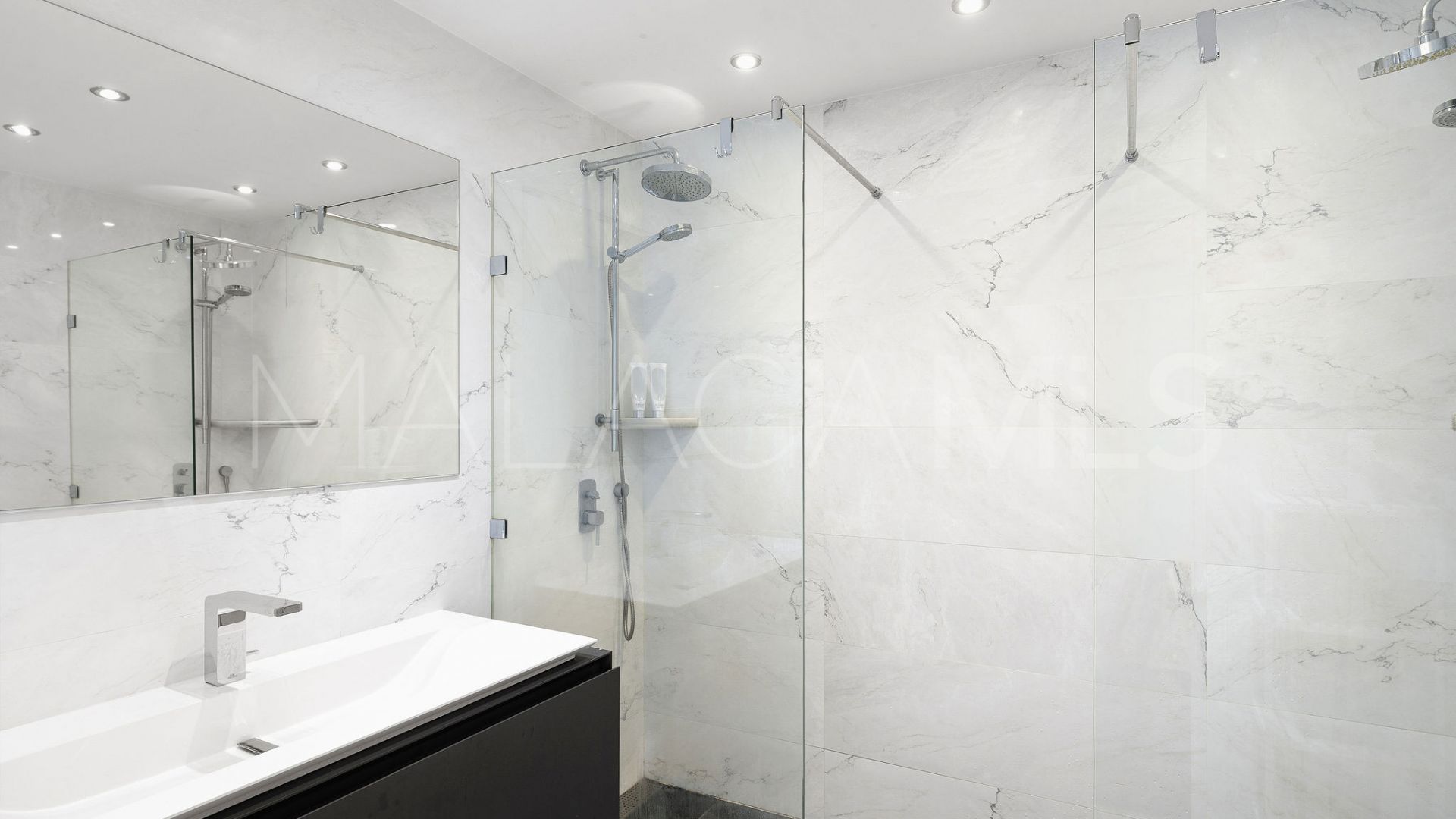 Takvåning for sale in Cumbres del Rodeo