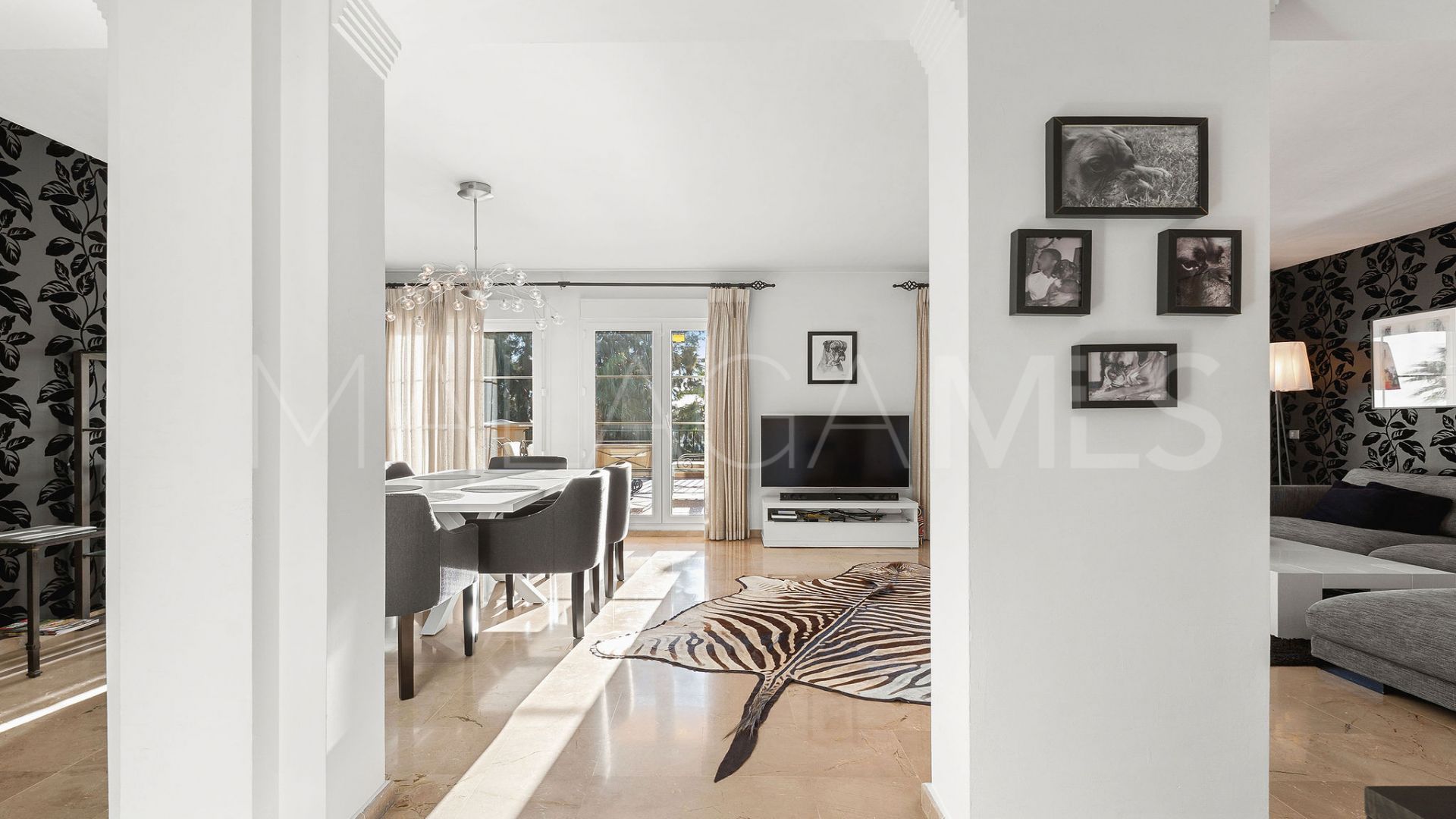 Takvåning for sale in Cumbres del Rodeo