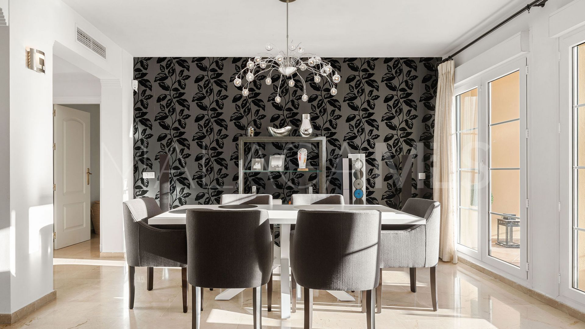 Takvåning for sale in Cumbres del Rodeo