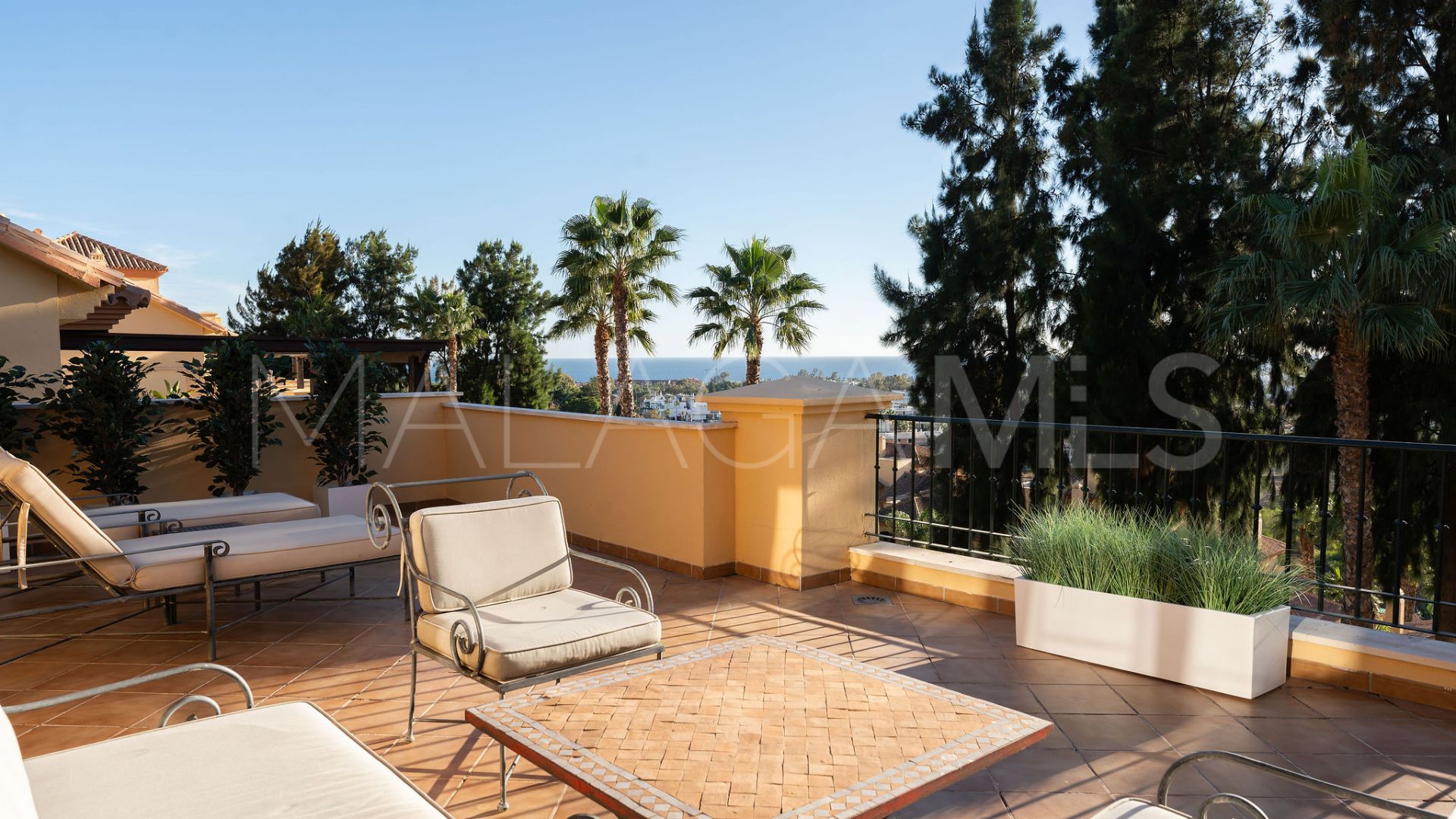 Takvåning for sale in Cumbres del Rodeo