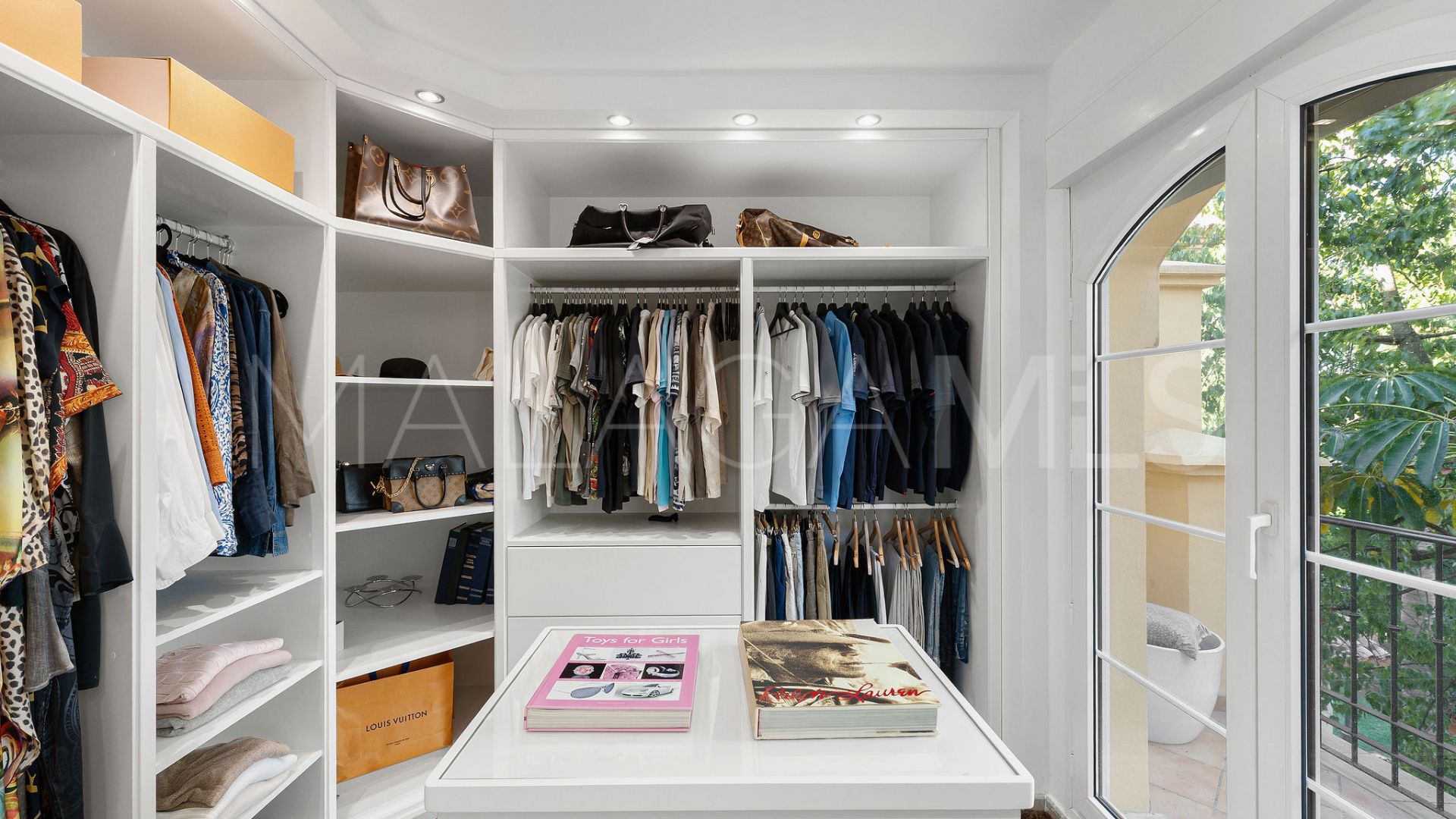 Takvåning for sale in Cumbres del Rodeo