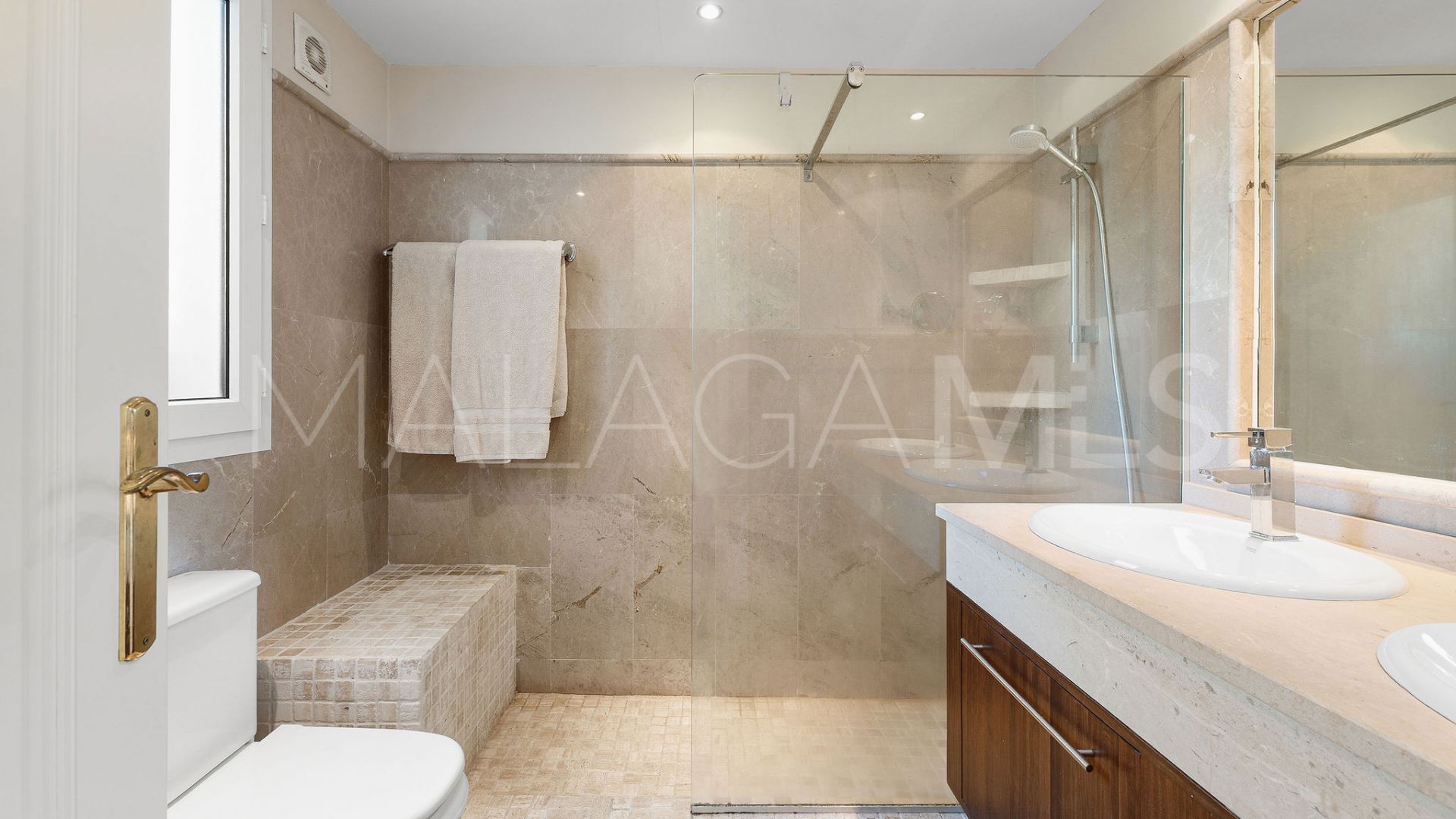 Takvåning for sale in Cumbres del Rodeo