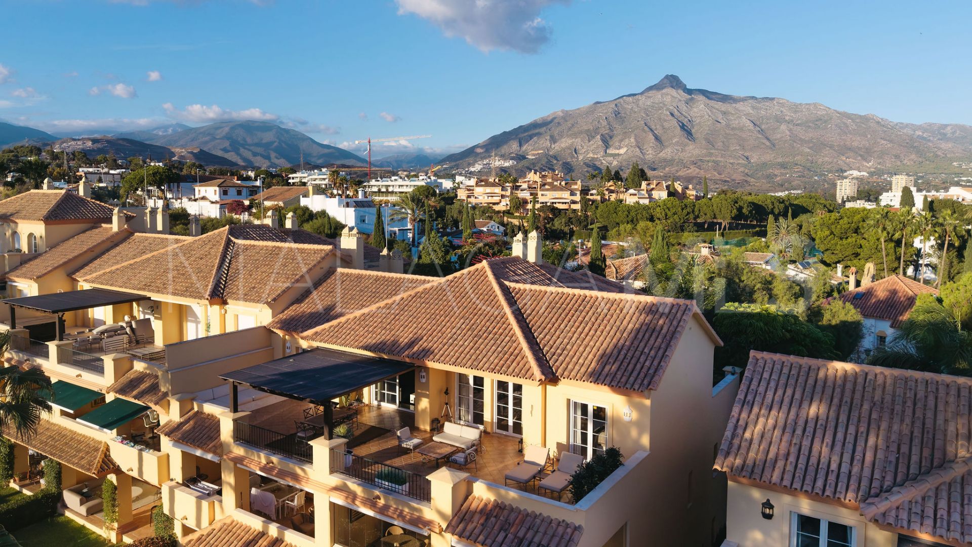 Takvåning for sale in Cumbres del Rodeo