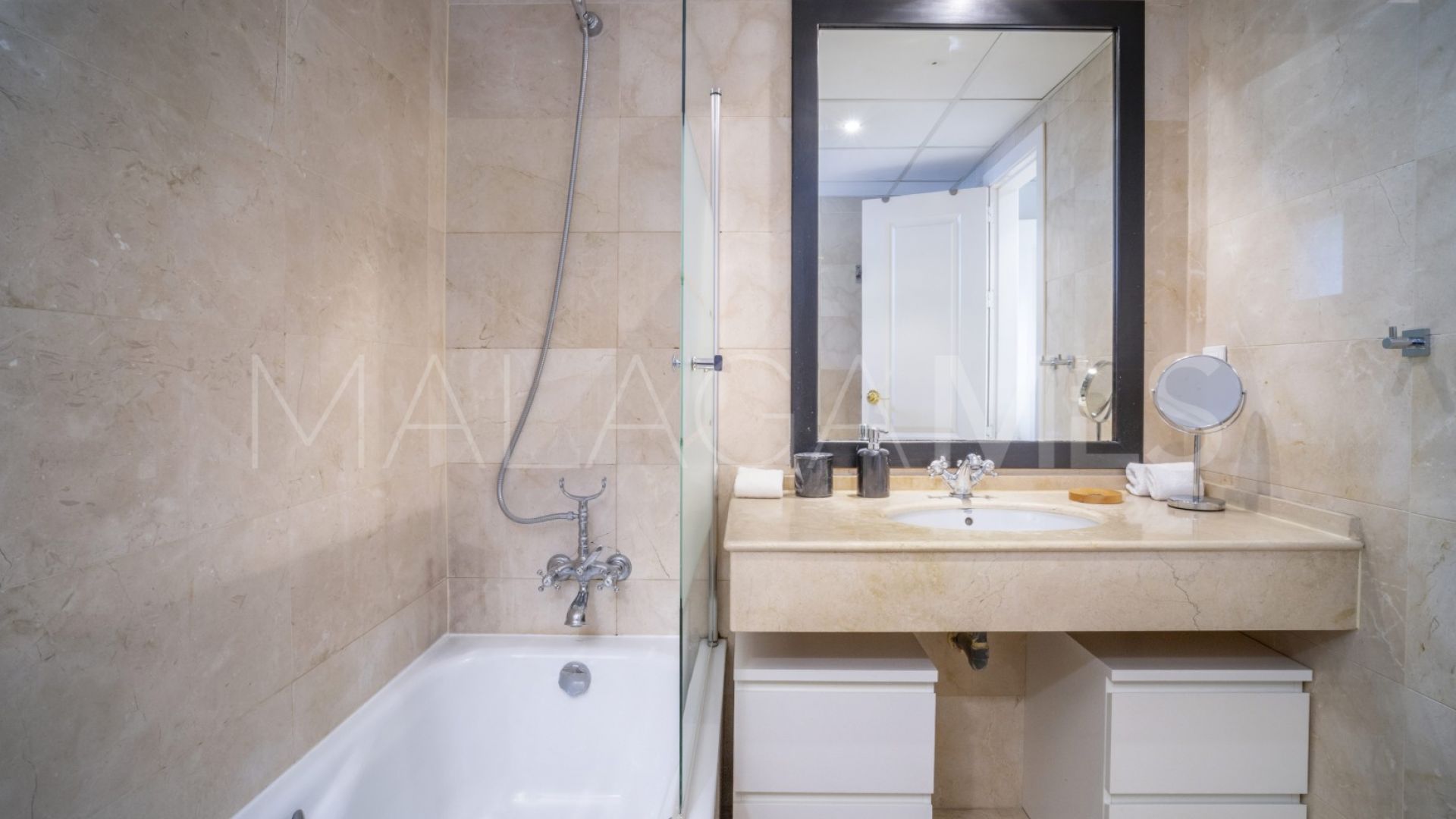 Ground floor apartment for sale in San Pedro Playa with 2 bedrooms