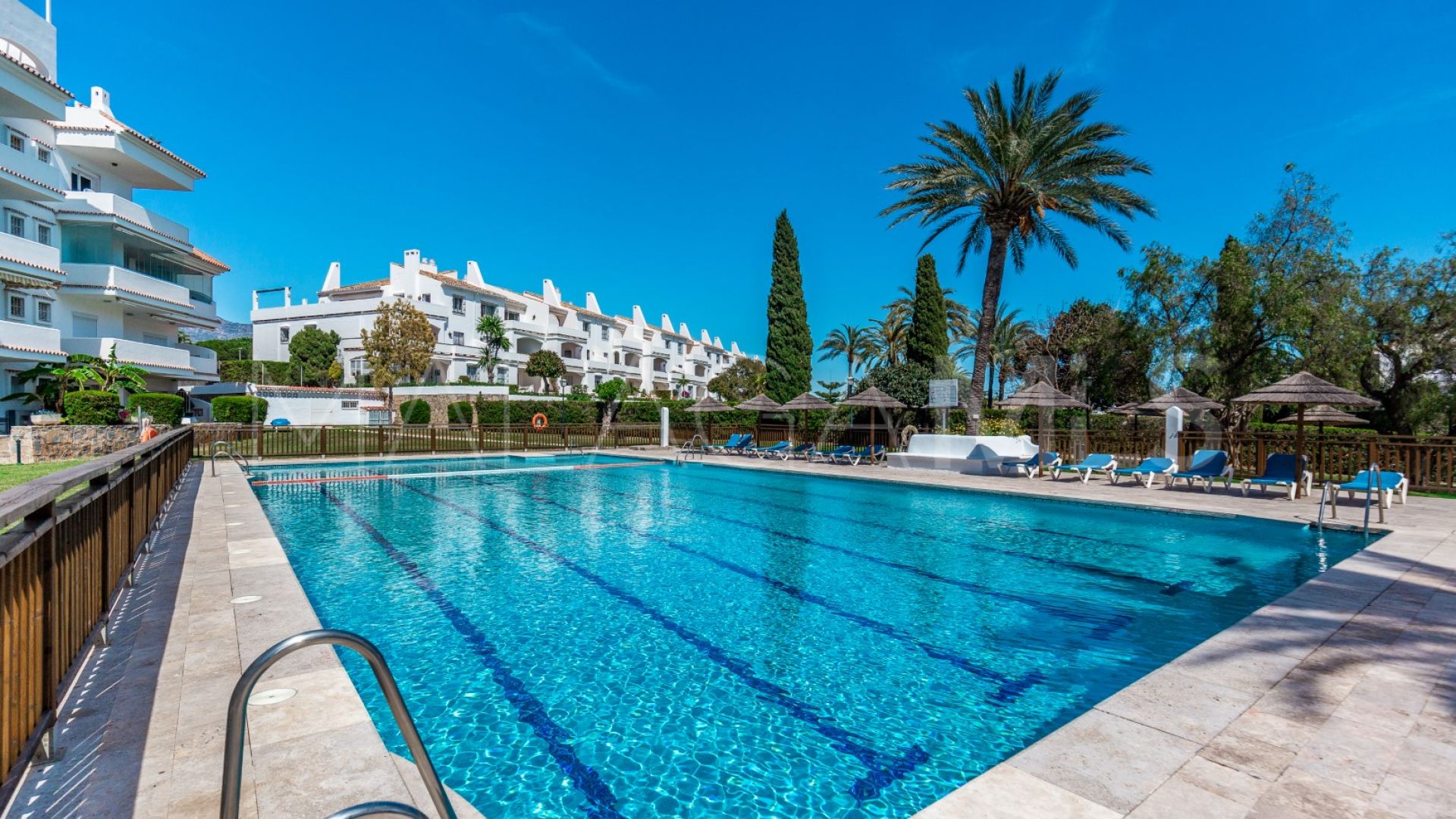 Lägenhet for sale in Royal Gardens