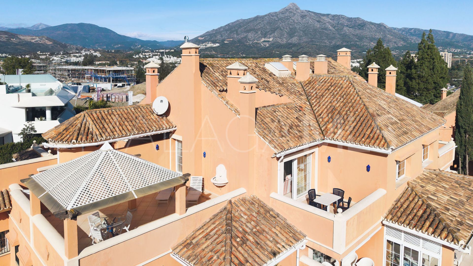 Buy 3 bedrooms duplex penthouse in Andalucia Alta