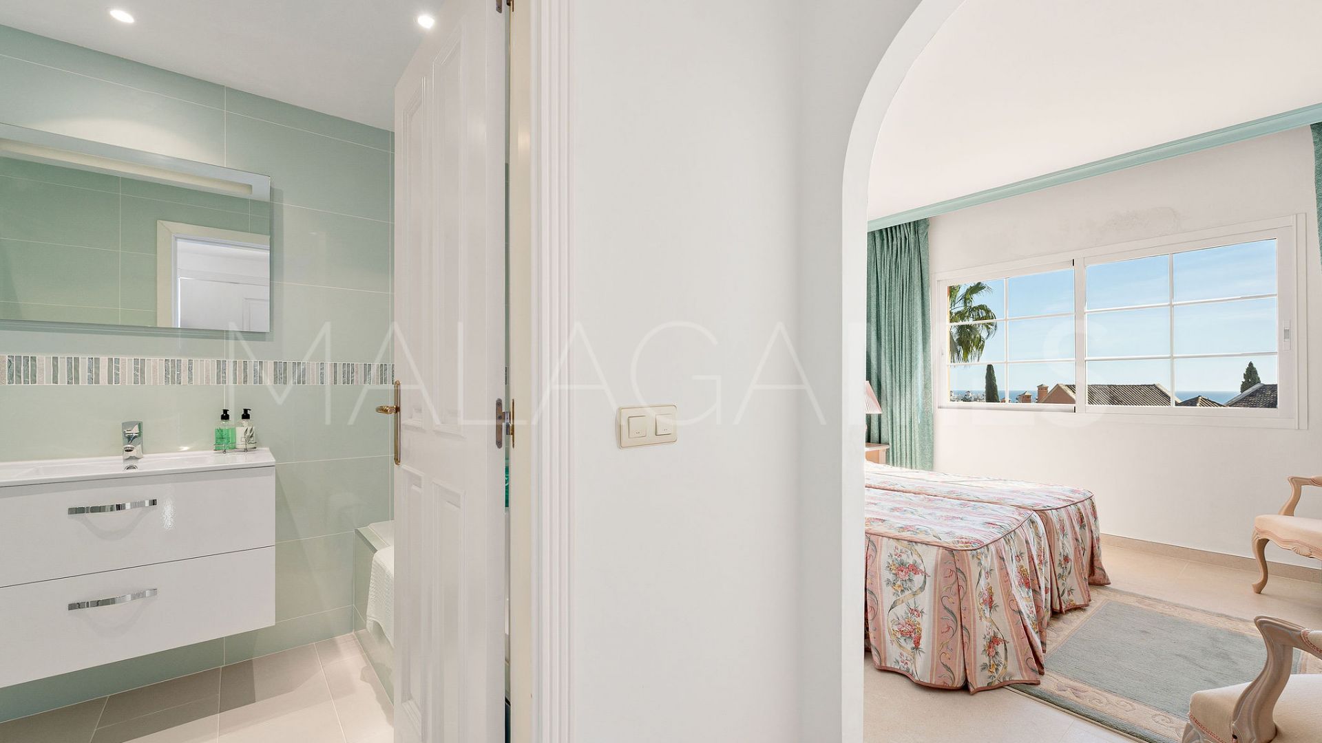 Buy 3 bedrooms duplex penthouse in Andalucia Alta