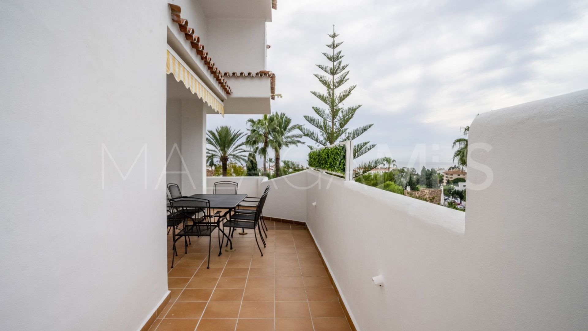 Apartment for sale in Royal Gardens with 3 bedrooms