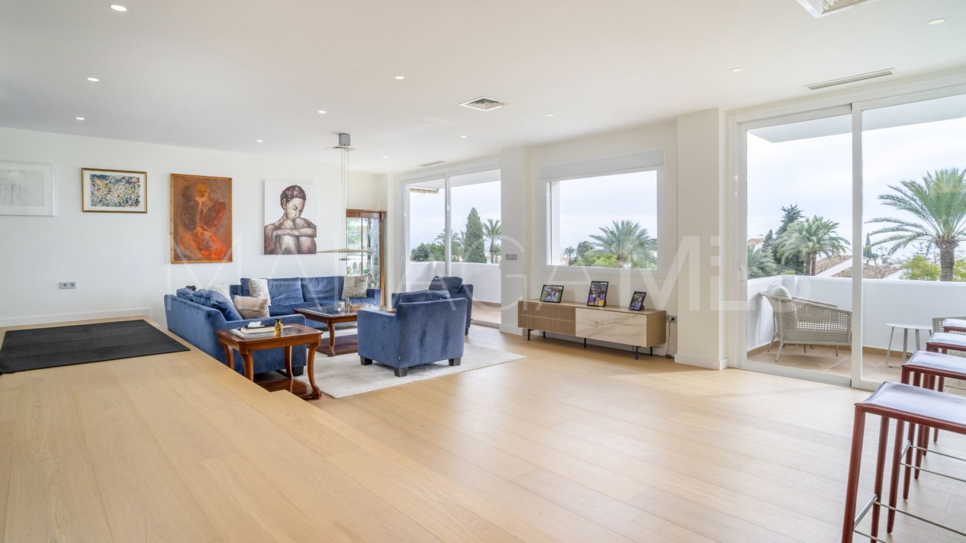 Apartment for sale in Royal Gardens with 3 bedrooms