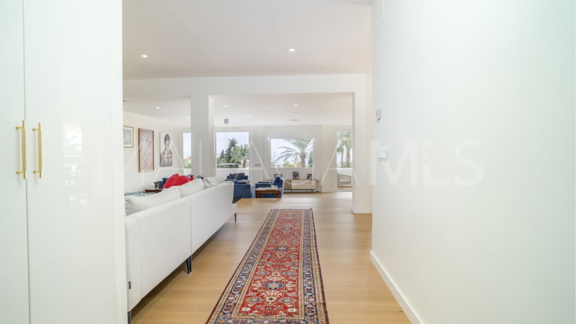 Apartment for sale in Royal Gardens with 3 bedrooms