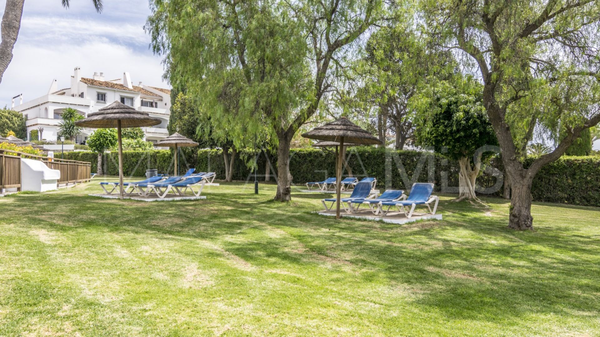 Apartment for sale in Royal Gardens with 3 bedrooms