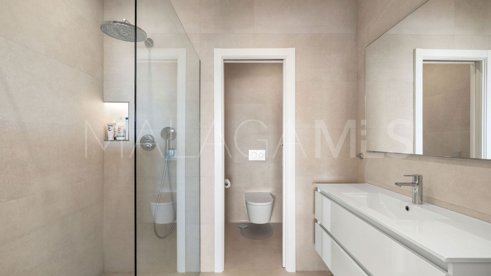 Wohnung for sale in Royal Gardens