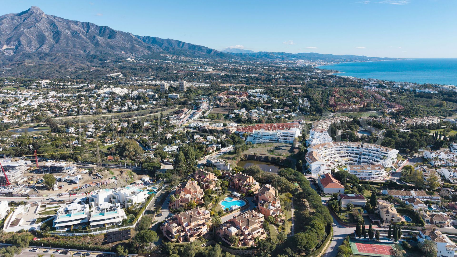 Buy duplex planta baja de 4 bedrooms in Andalucia Alta