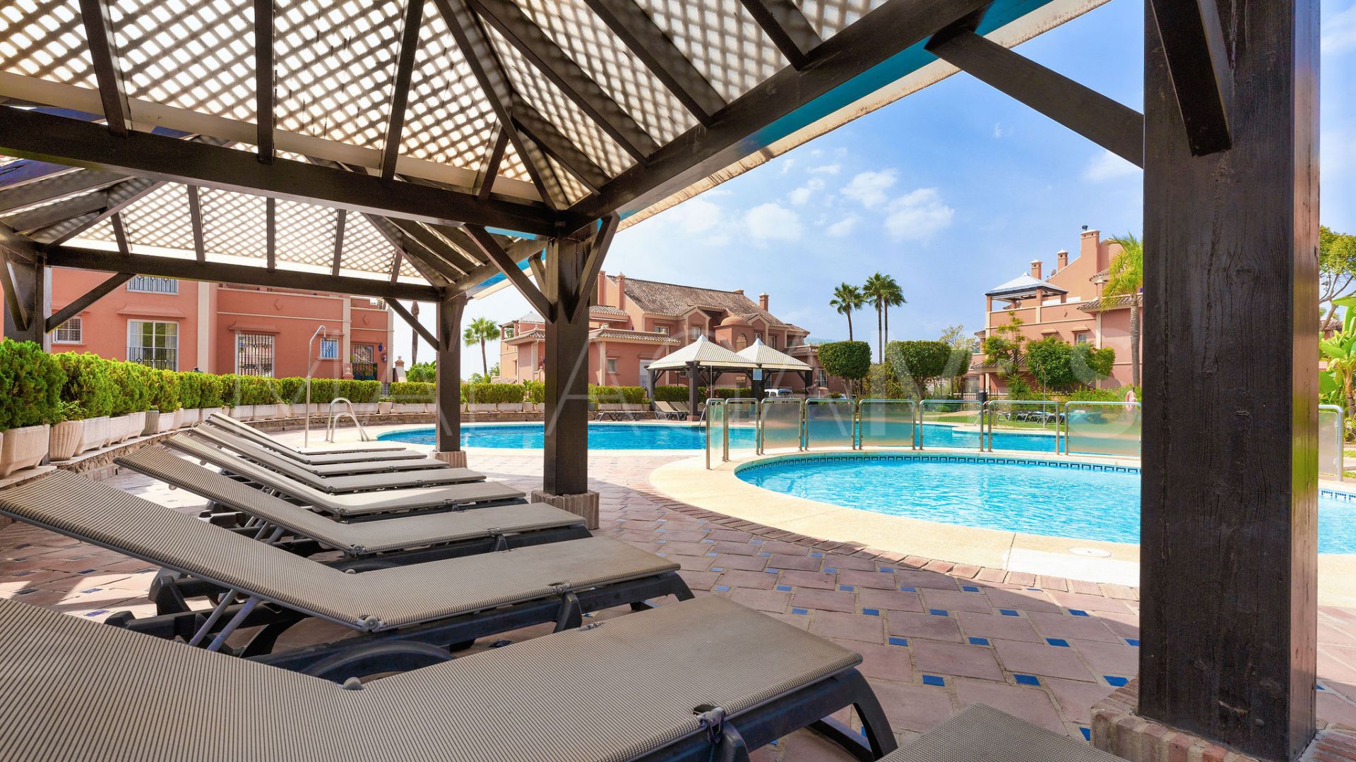 Buy duplex planta baja de 4 bedrooms in Andalucia Alta