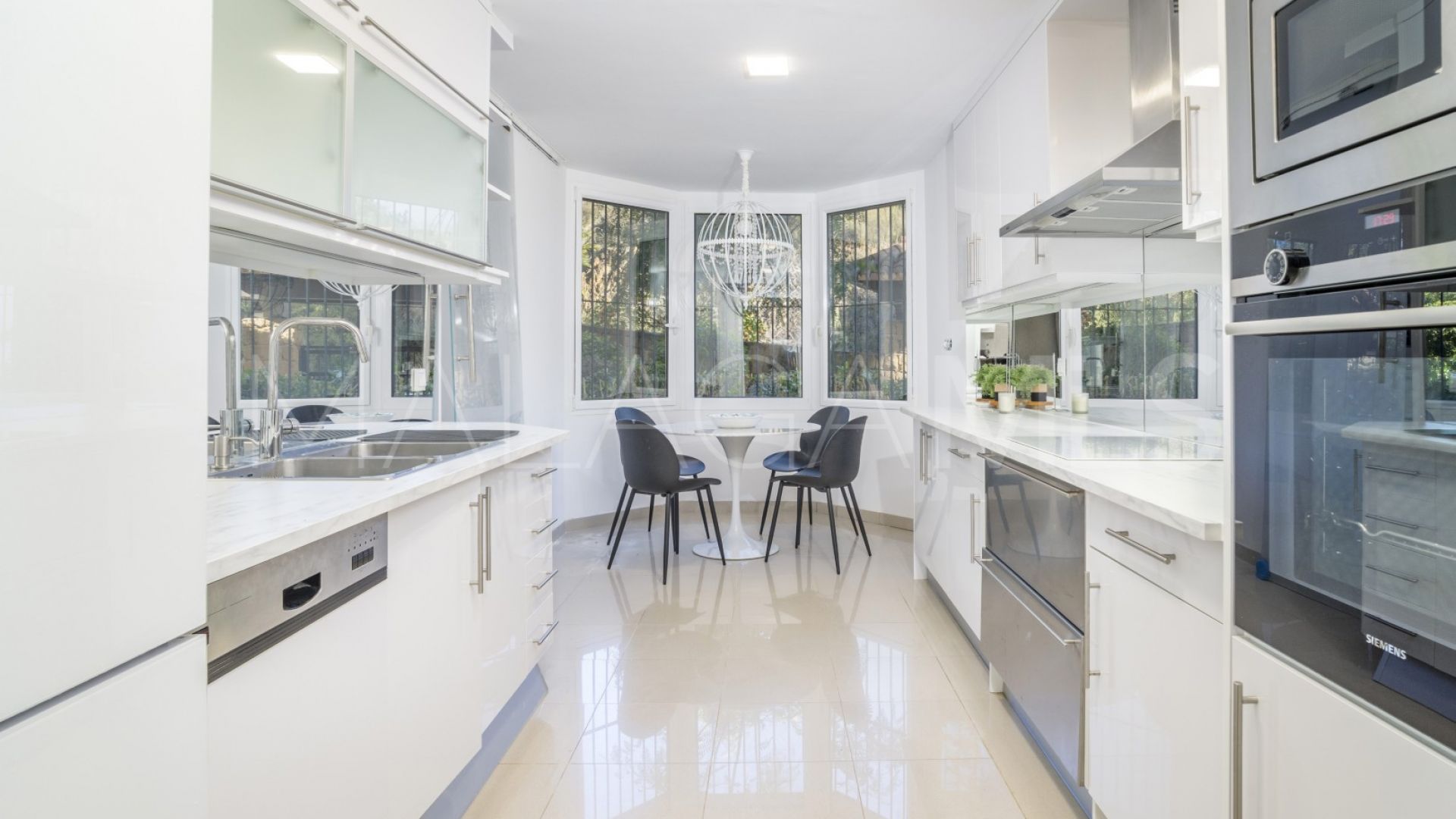 Ground floor apartment with 2 bedrooms for sale in Albatross Hill