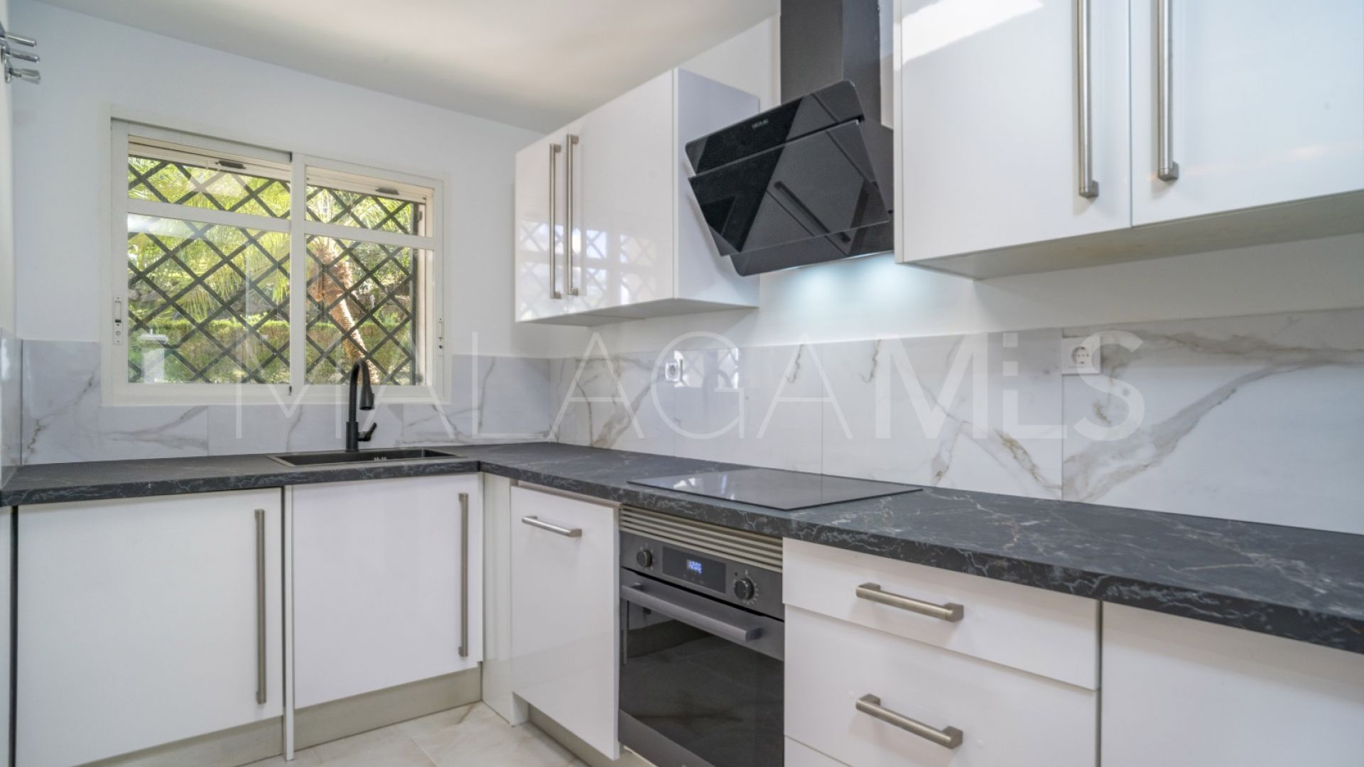 Aloha Gardens, apartamento planta baja with 2 bedrooms for sale