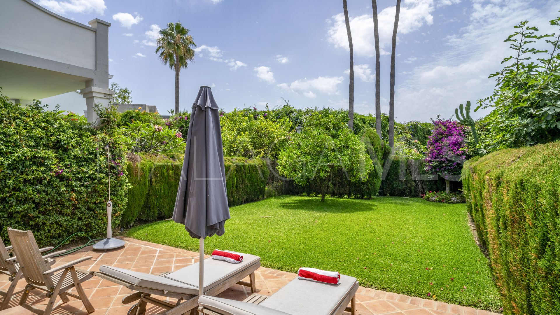 Aloha Real 3 bedrooms town house for sale