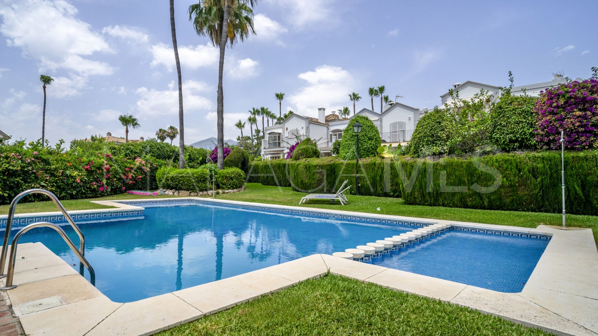 Aloha Real 3 bedrooms town house for sale