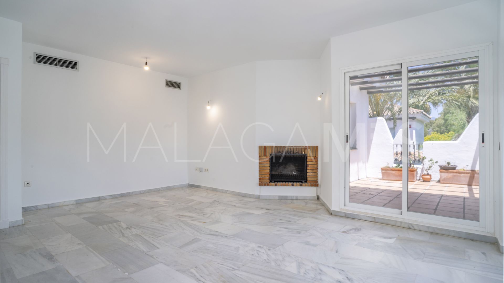 Atico duplex for sale in Los Naranjos de Marbella