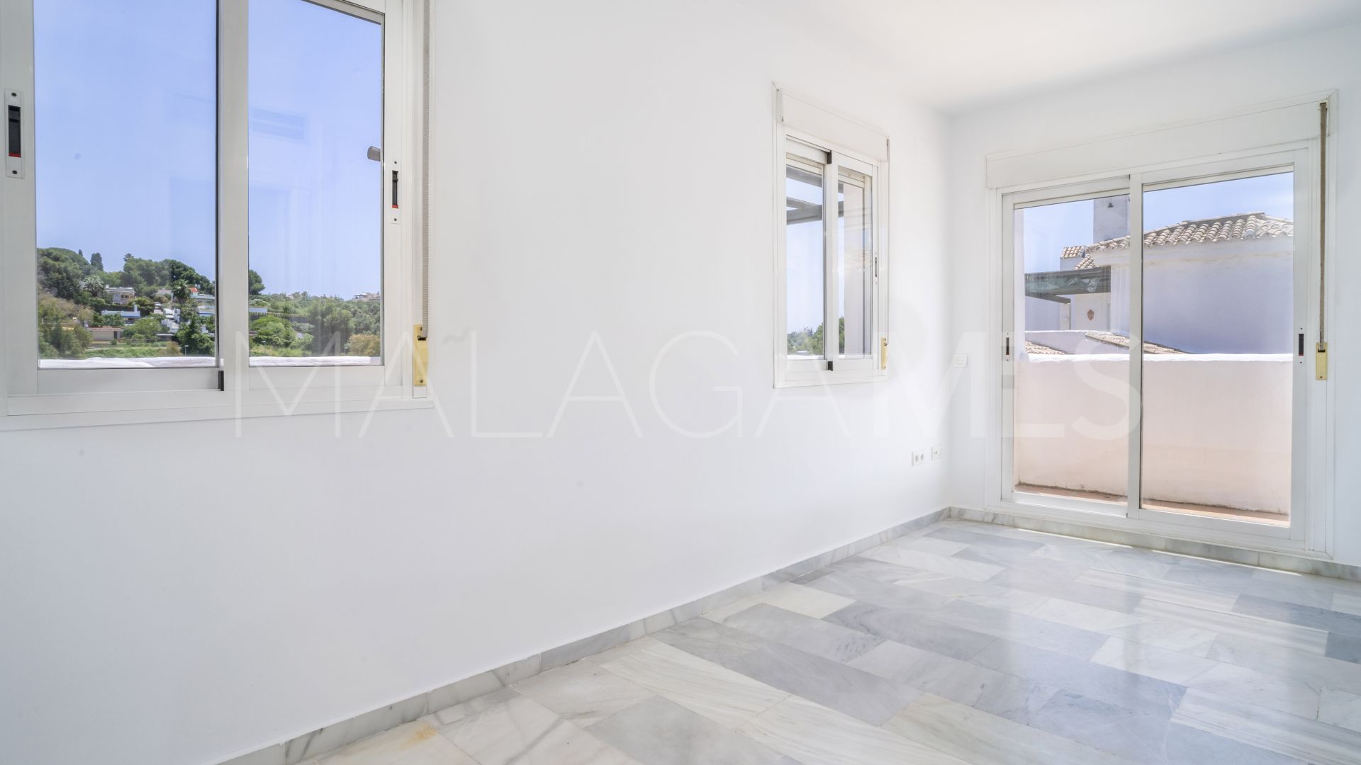 Atico duplex for sale in Los Naranjos de Marbella