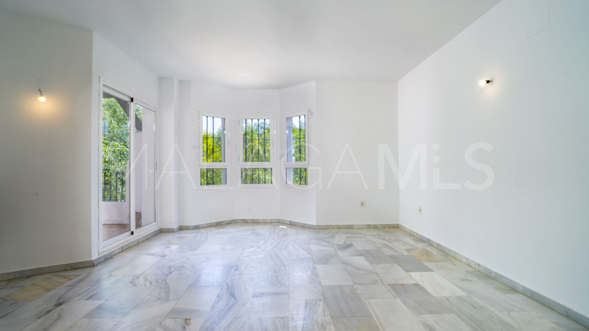 Atico duplex for sale in Los Naranjos de Marbella