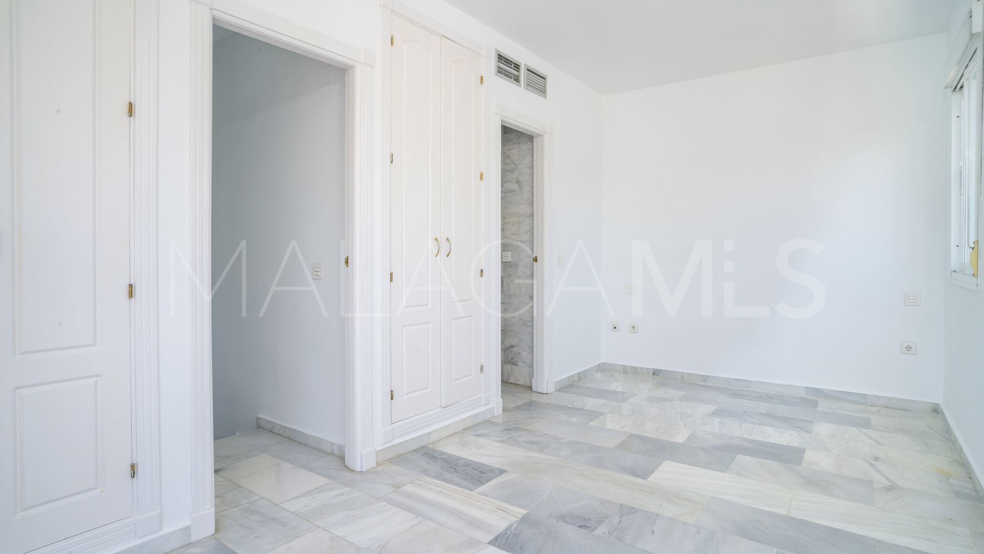 Atico duplex for sale in Los Naranjos de Marbella